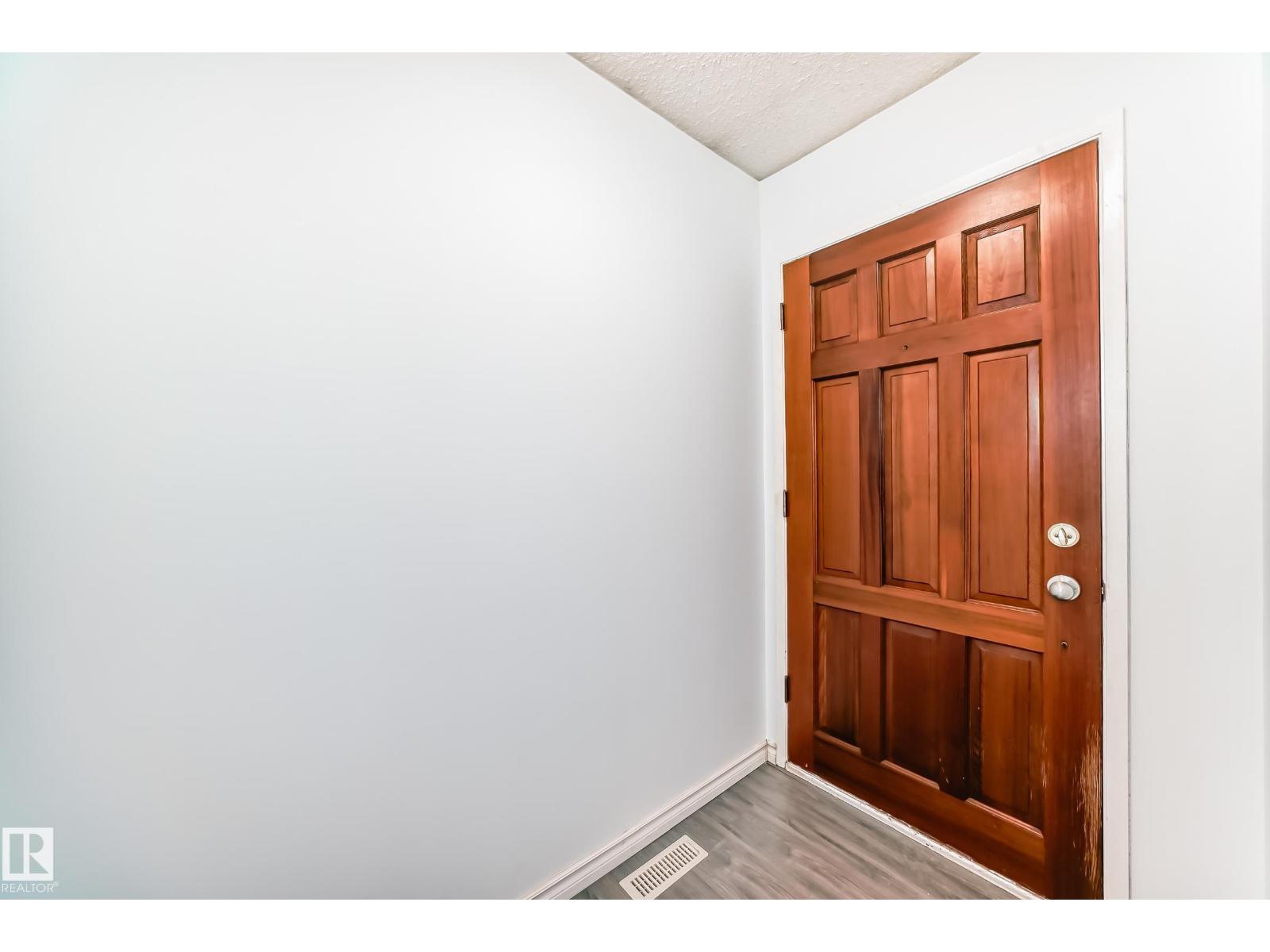 9623/9625 73 Av Nw Nw Property Photo 7