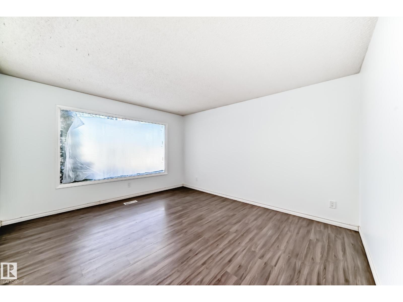 9623/9625 73 Av Nw Nw Property Photo 9