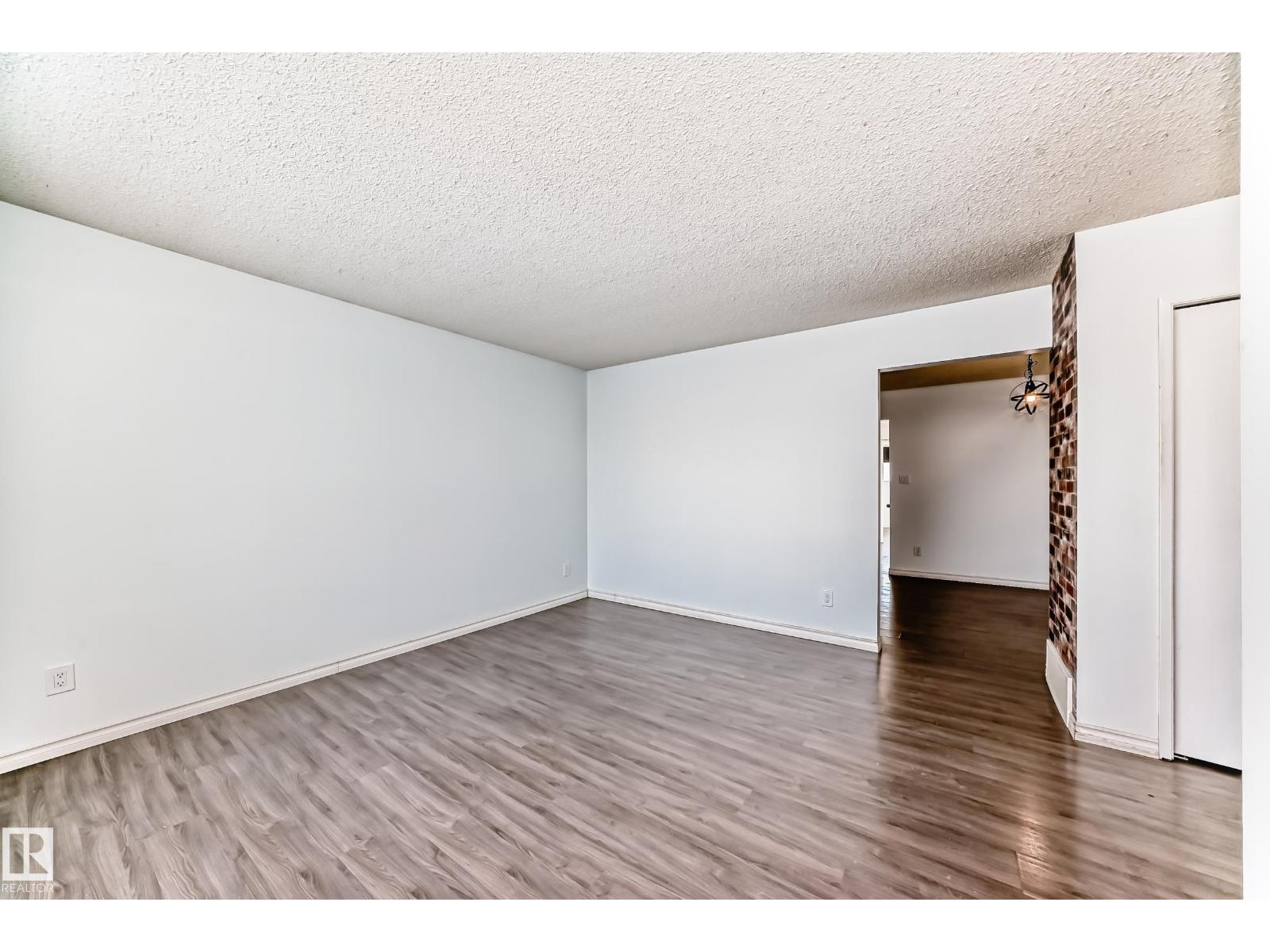 9623/9625 73 Av Nw Nw Property Photo 10