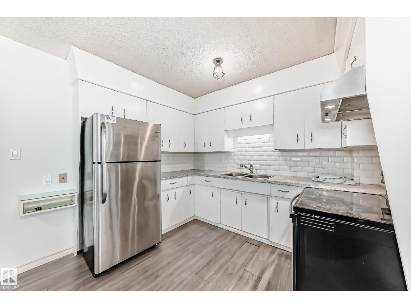 9623/9625 73 Av Nw Nw Property Photo 14