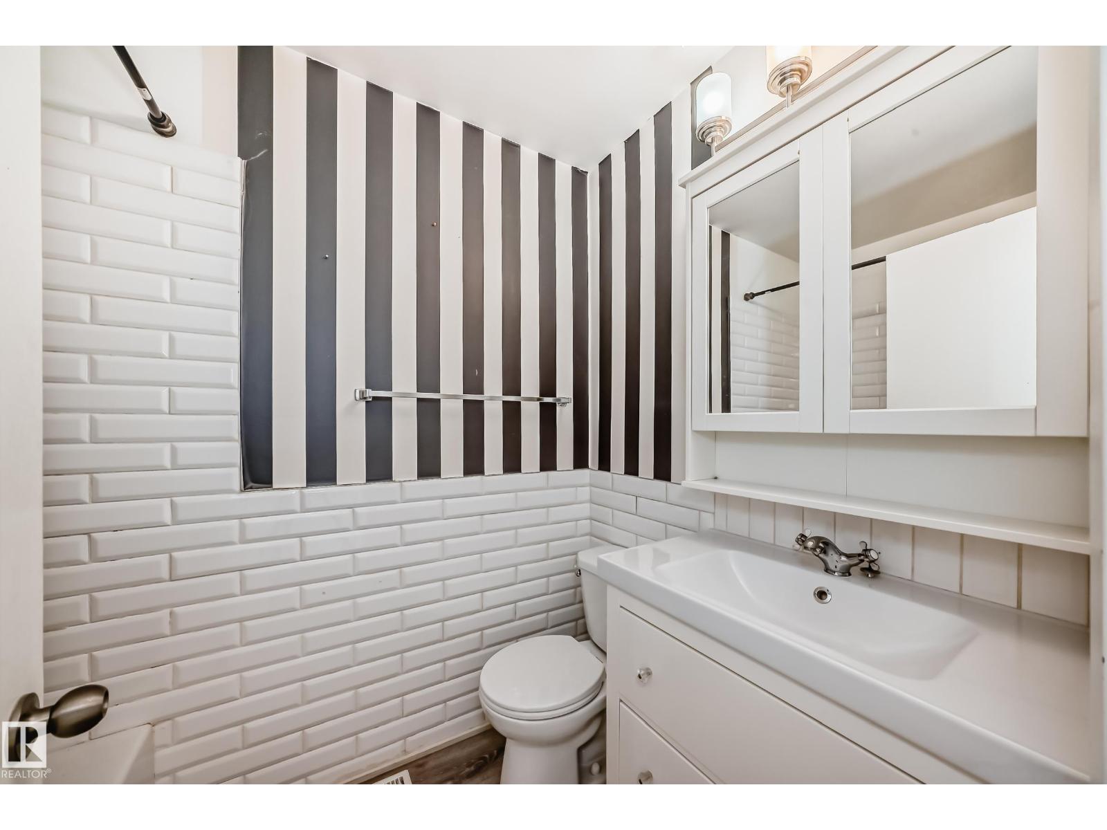9623/9625 73 Av Nw Nw Property Photo 26