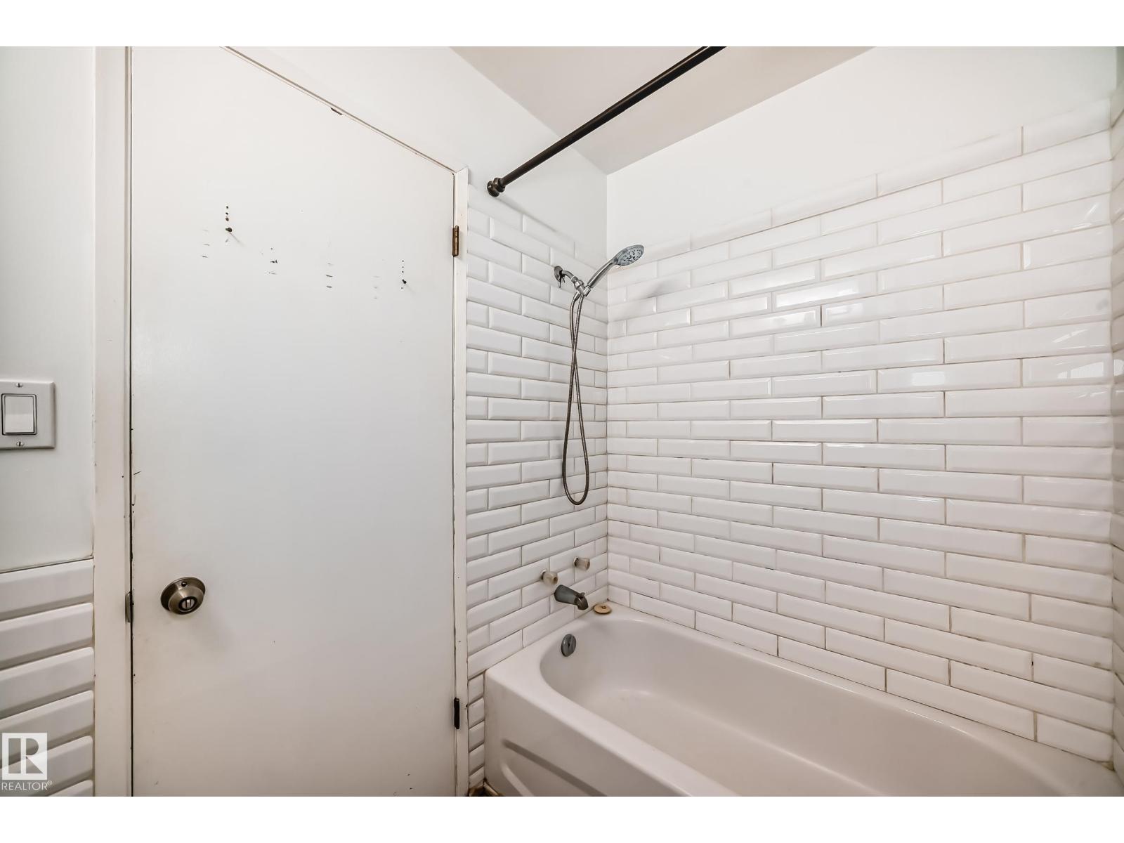9623/9625 73 Av Nw Nw Property Photo 27
