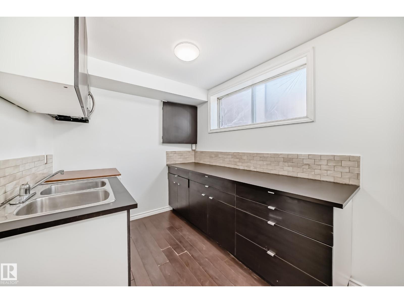 9623/9625 73 Av Nw Nw Property Photo 36
