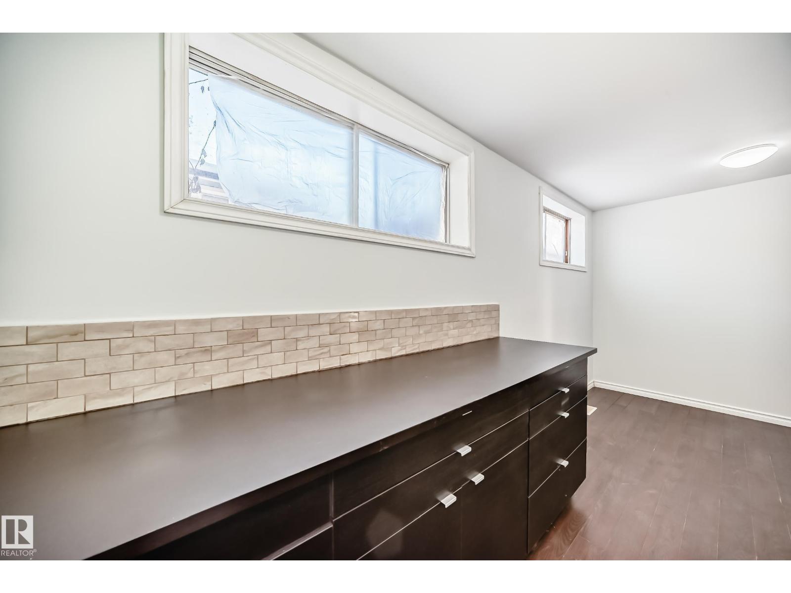 9623/9625 73 Av Nw Nw Property Photo 39