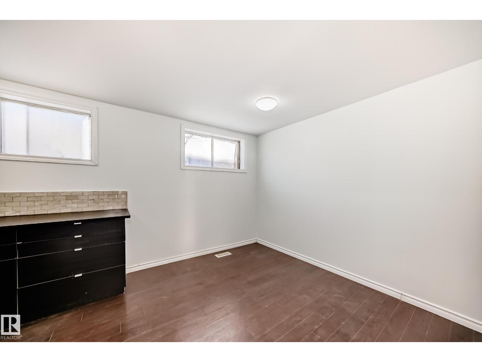 9623/9625 73 Av Nw Nw Property Photo 40