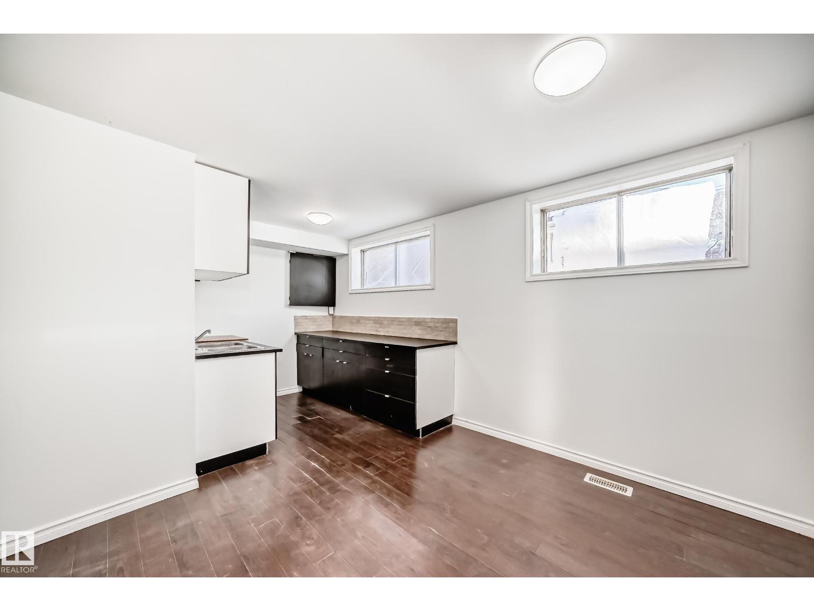 9623/9625 73 Av Nw Nw Property Photo 41
