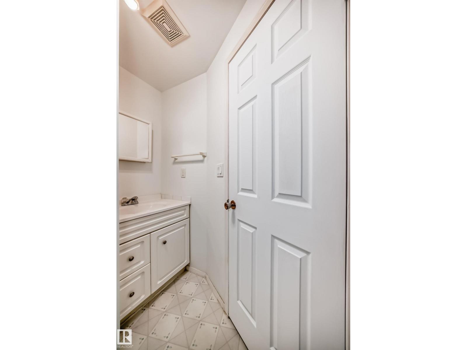 9623/9625 73 Av Nw Nw Property Photo 48