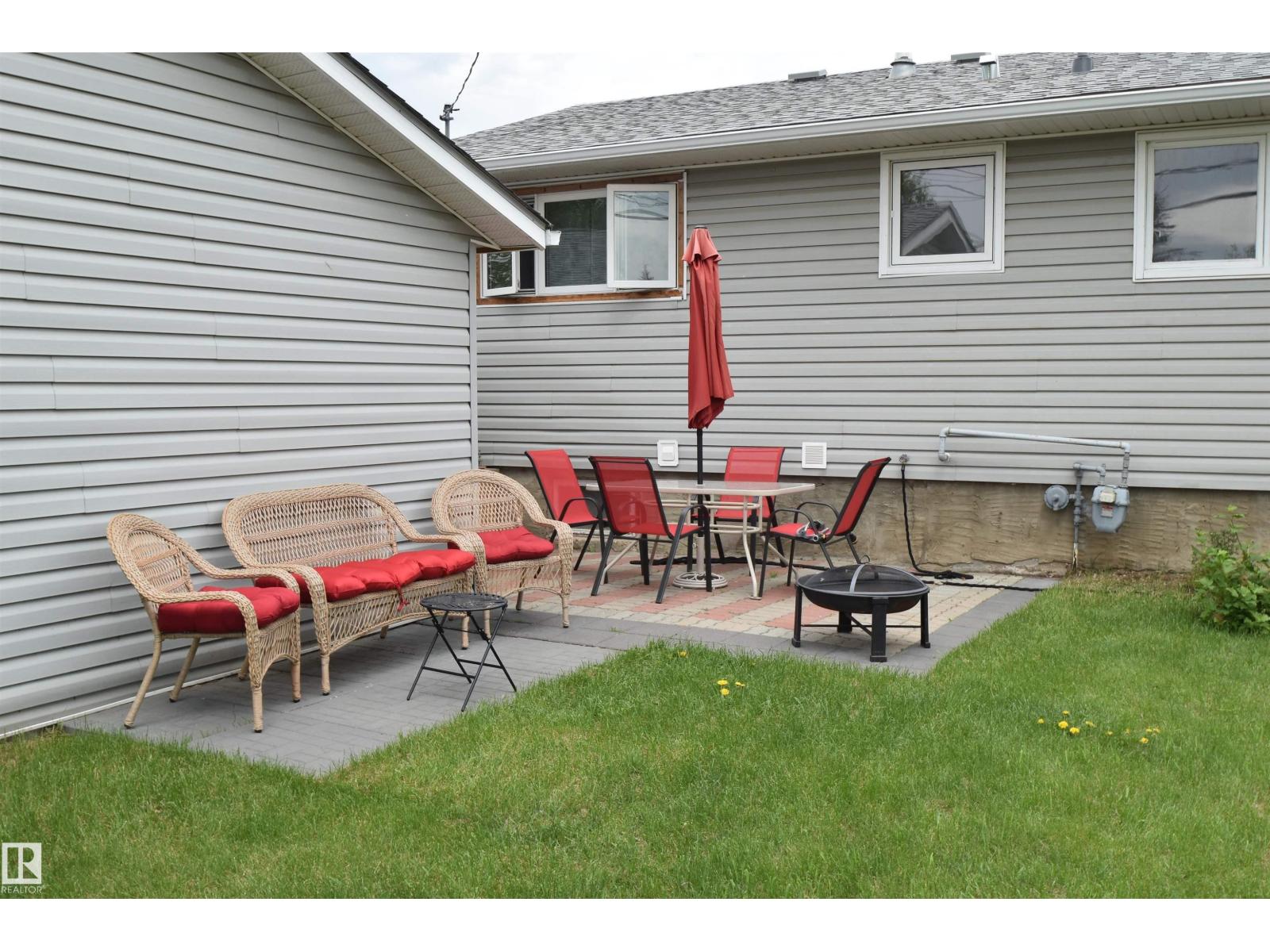 5117 54 Av Property Photo 3