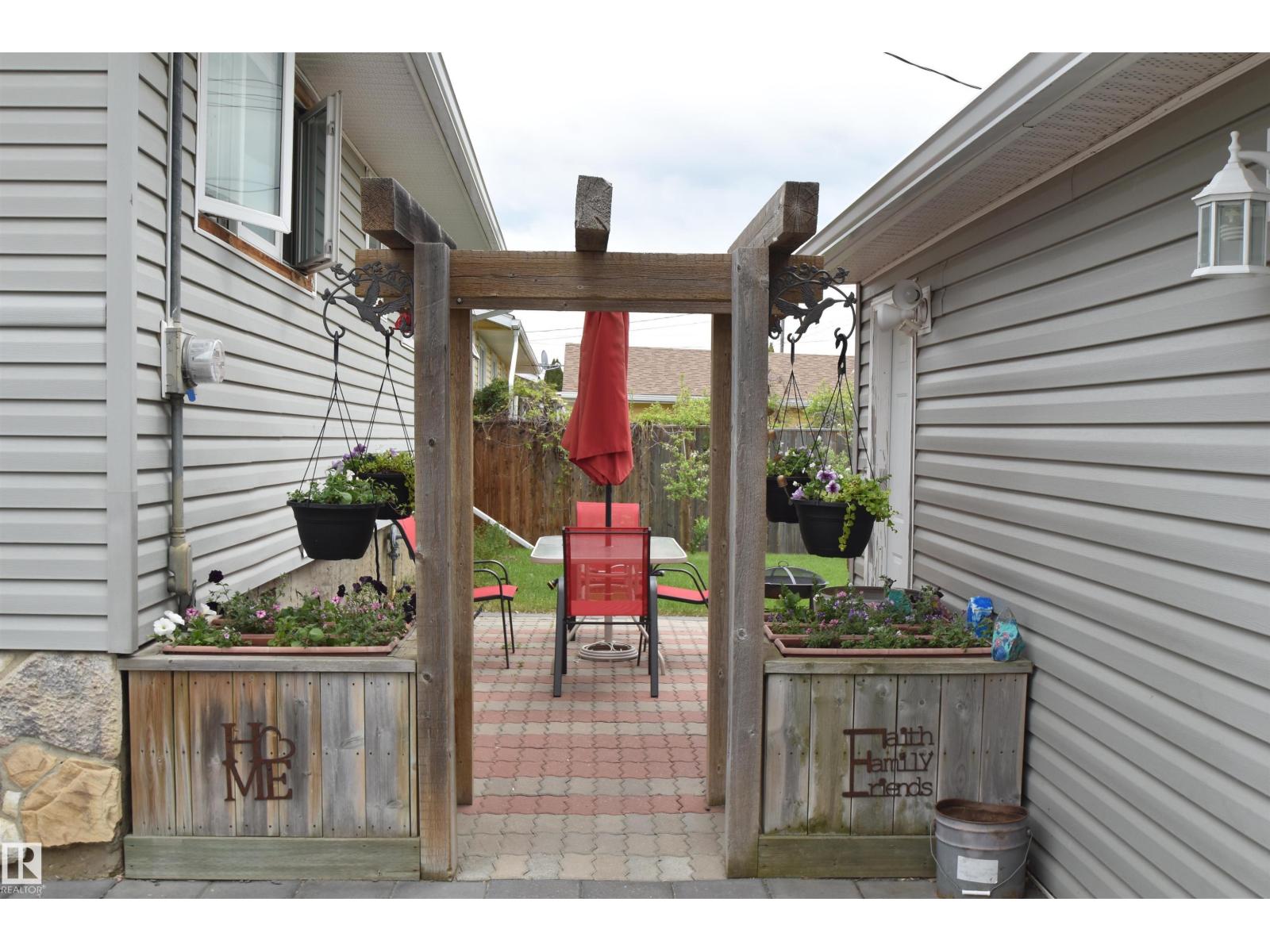 5117 54 Av Property Photo 4