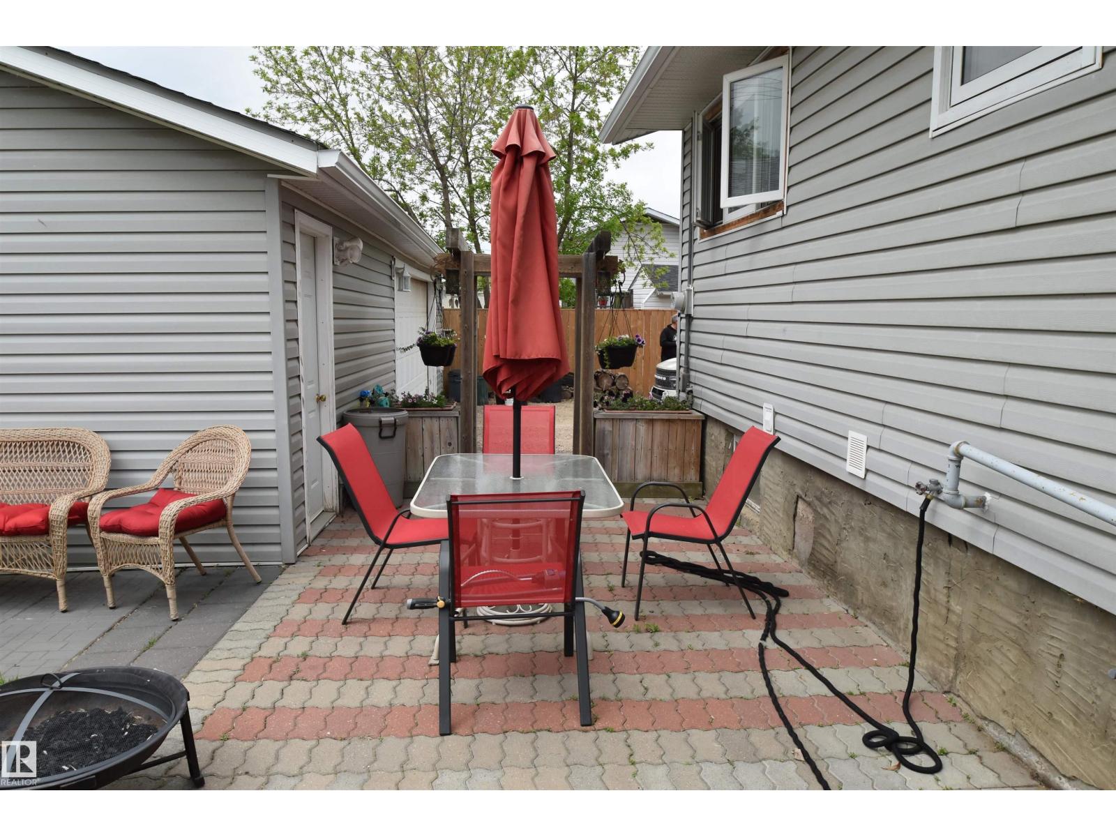 5117 54 Av Property Photo 5