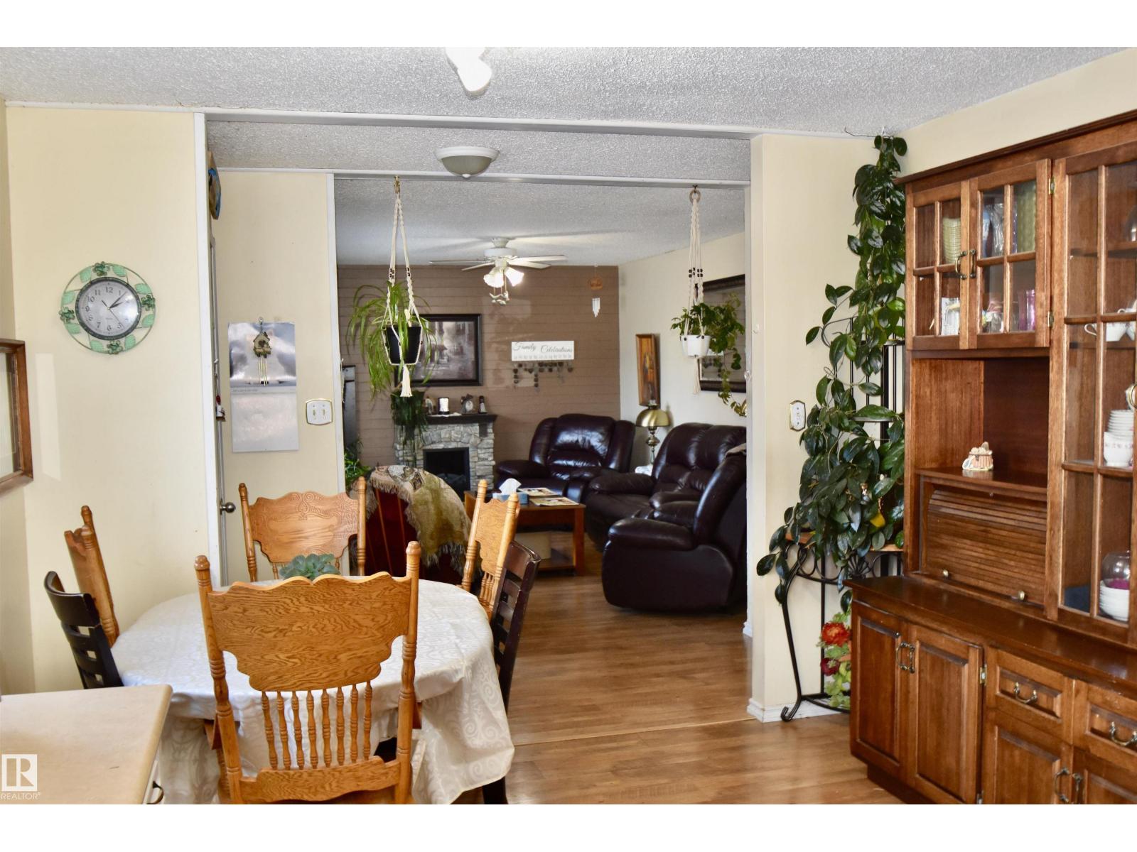 5117 54 Av Property Photo 8