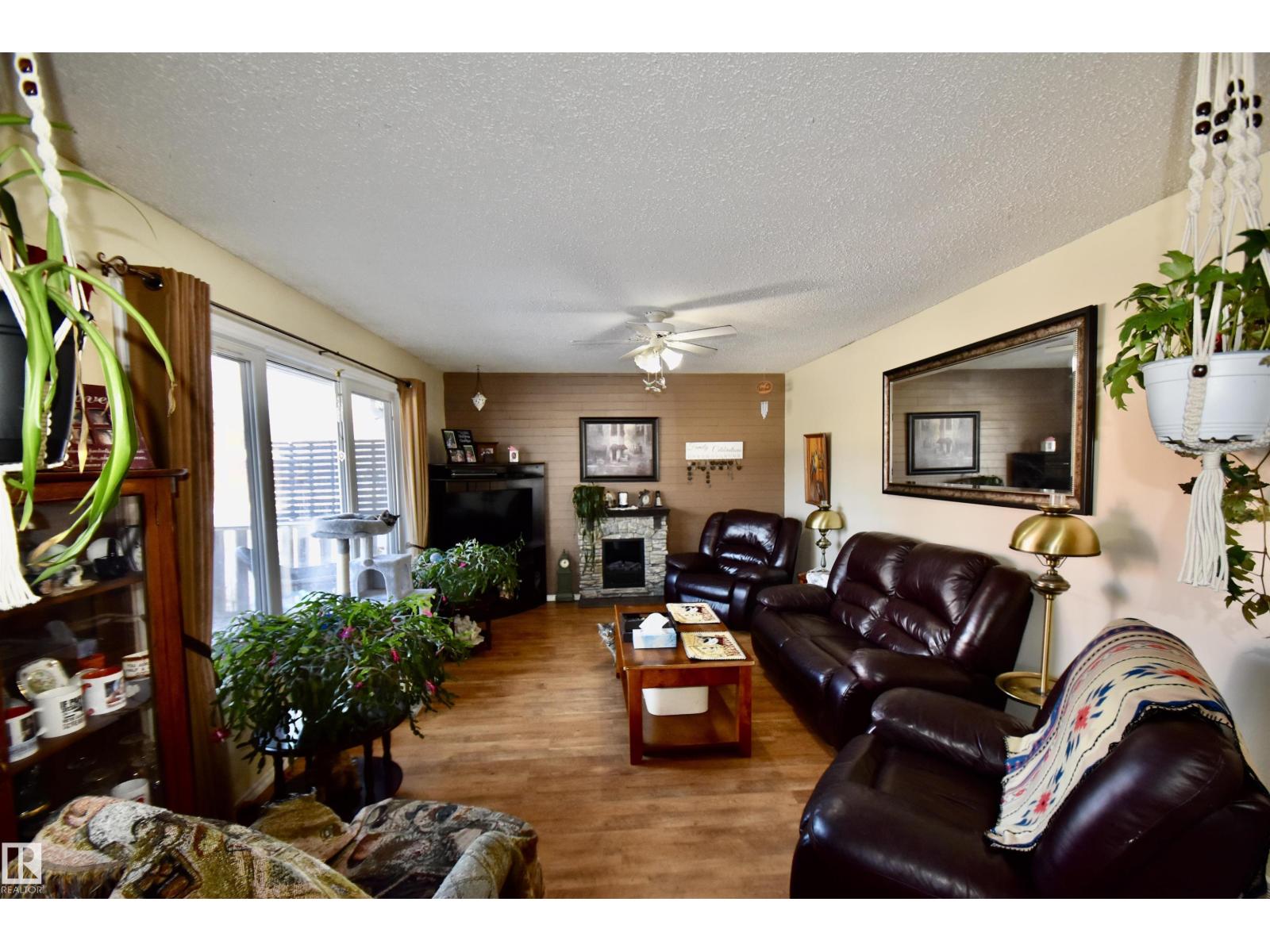 5117 54 Av Property Photo 9