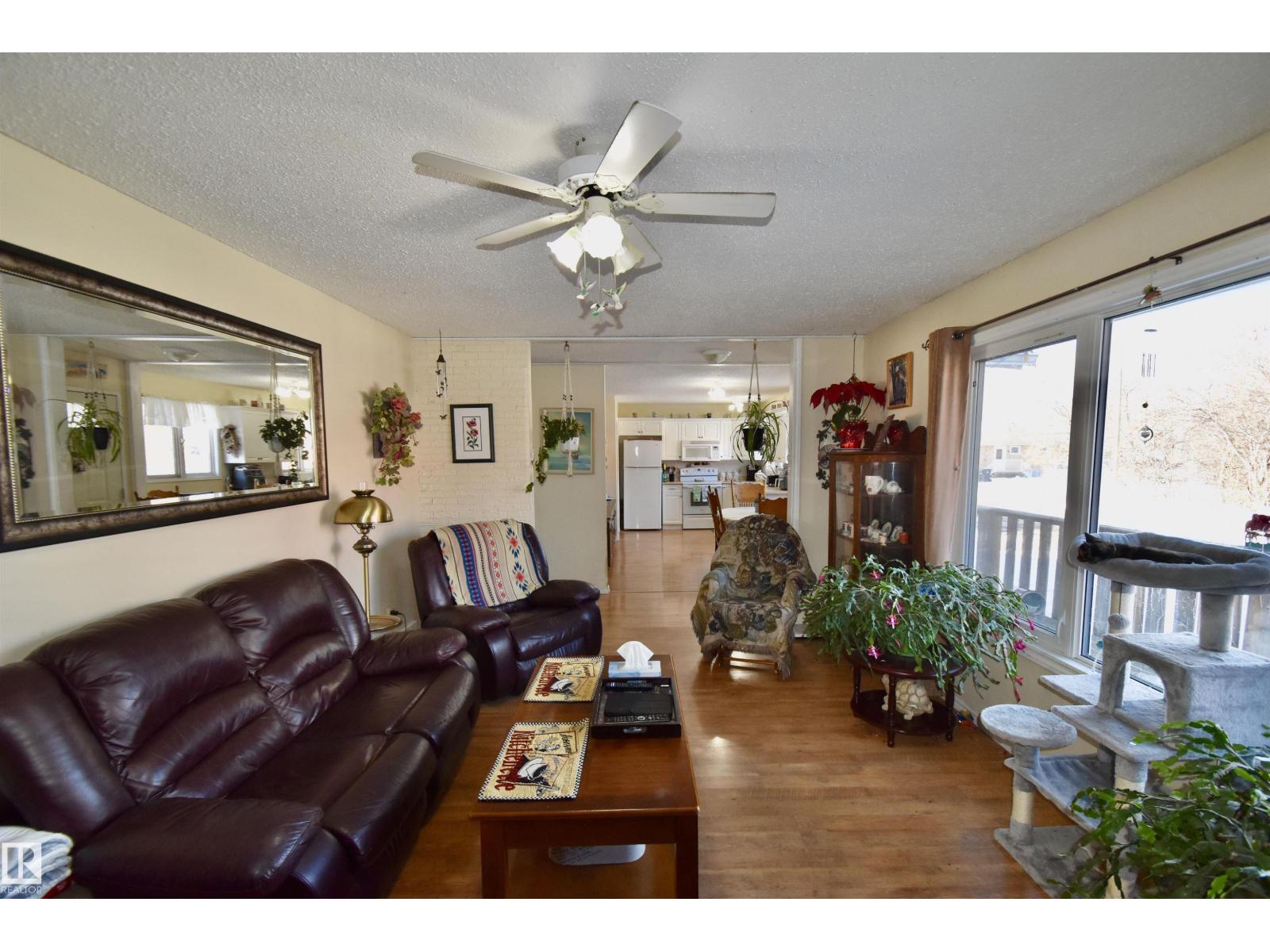 5117 54 Av Property Photo 10