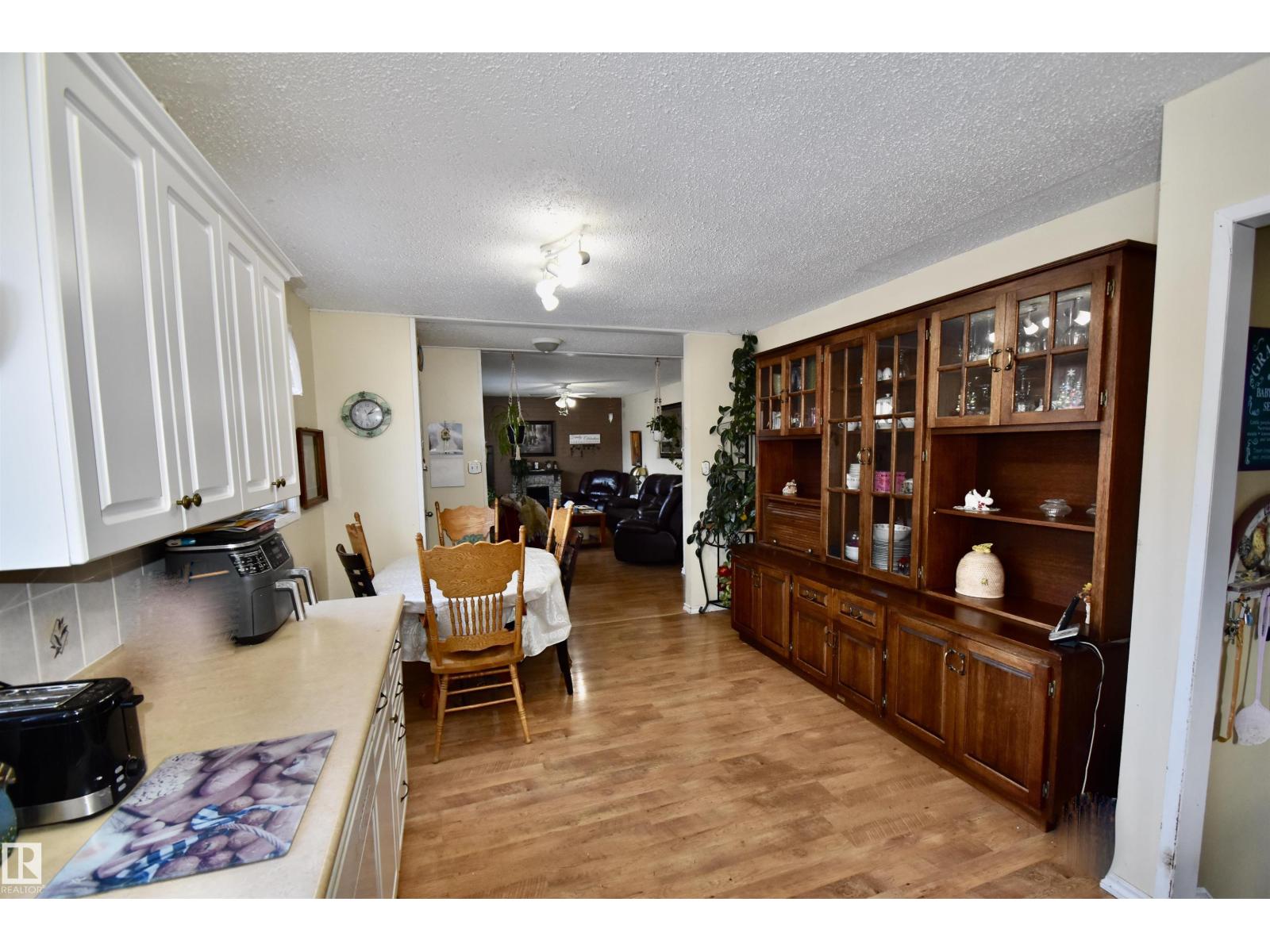 5117 54 Av Property Photo 12