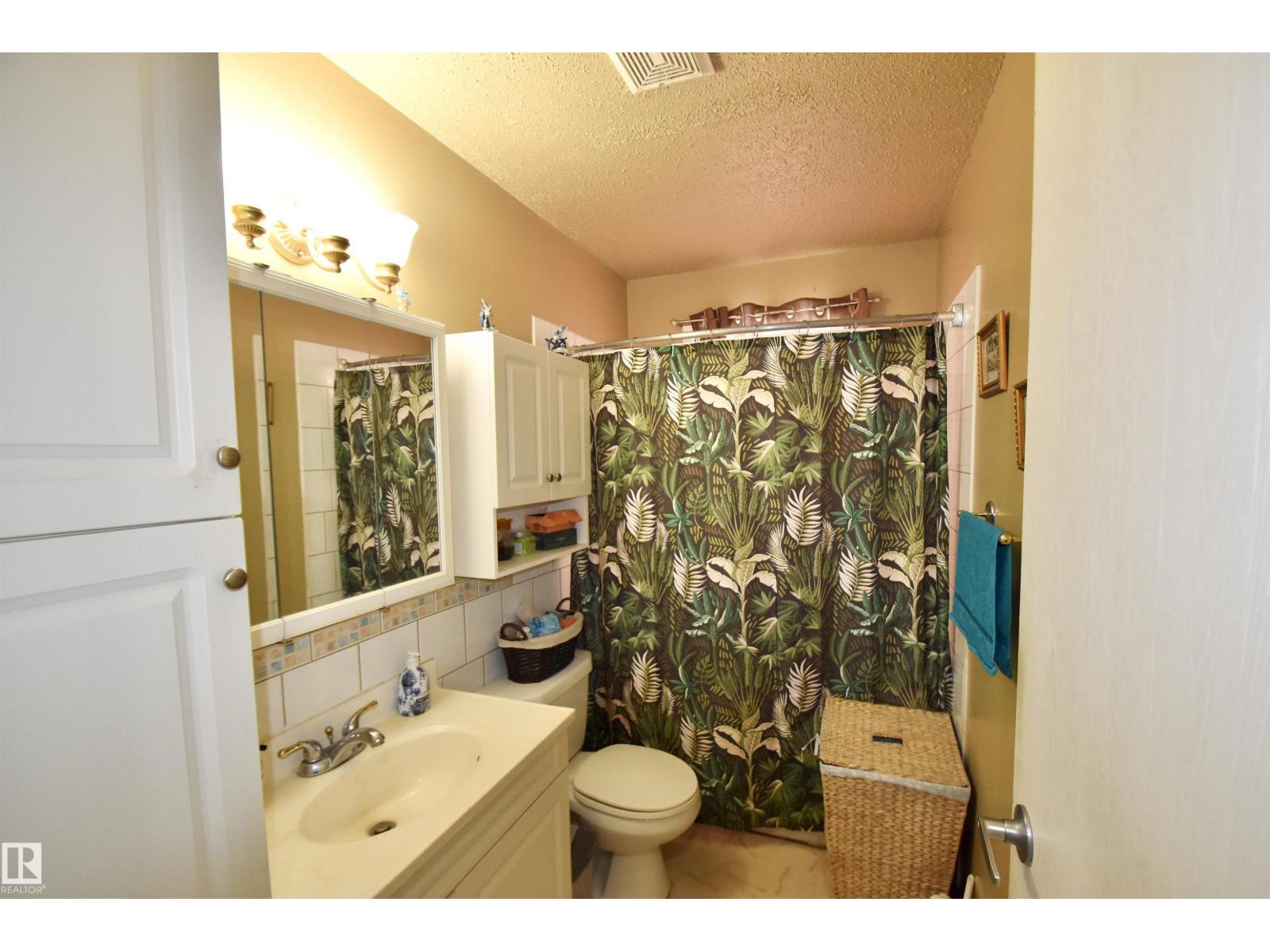 5117 54 Av Property Photo 15