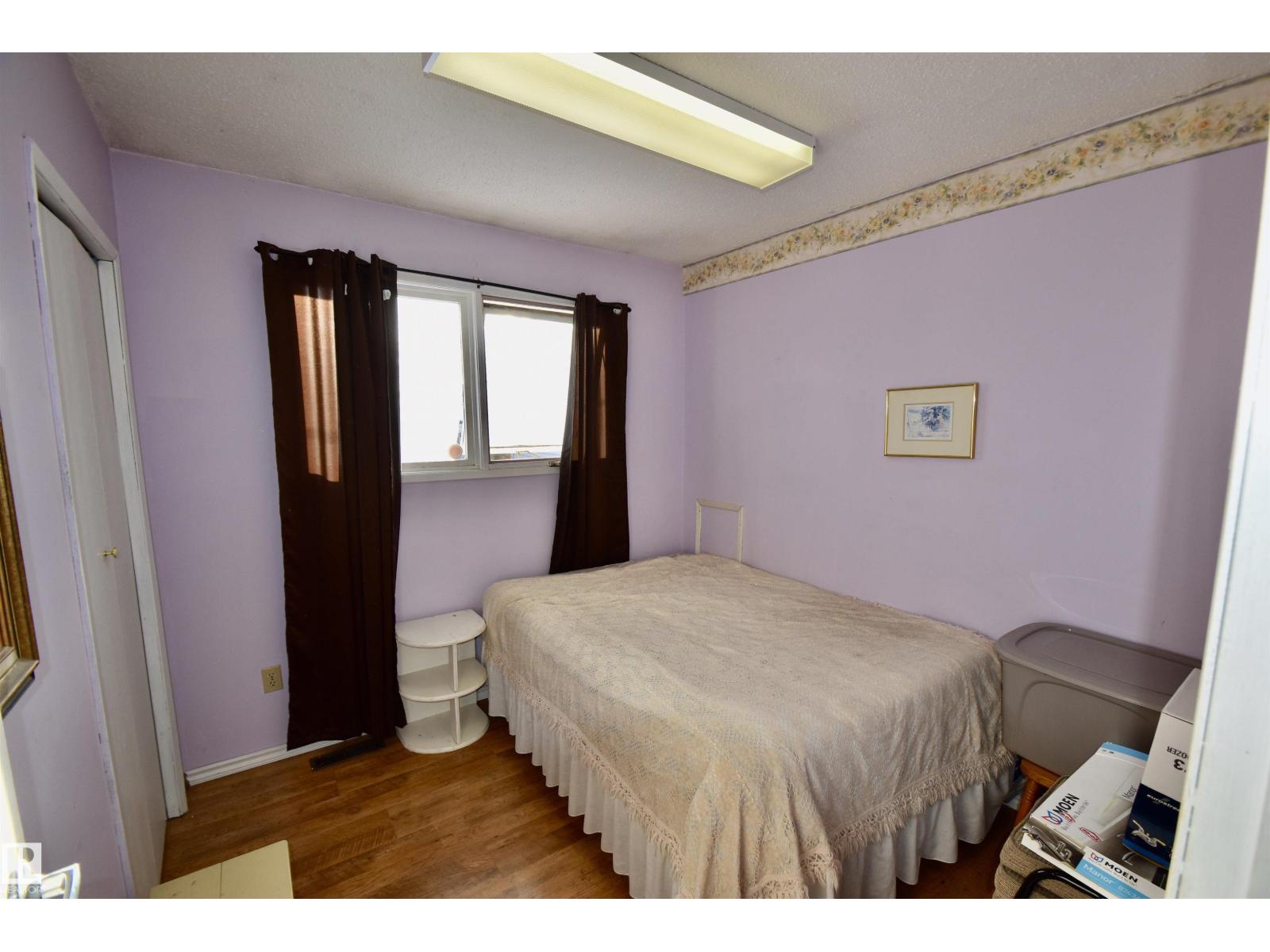 5117 54 Av Property Photo 16