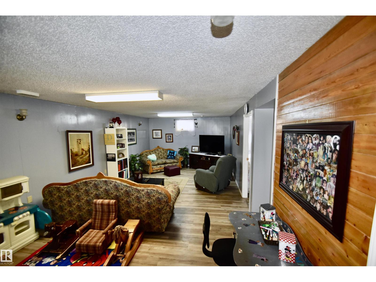 5117 54 Av Property Photo 18