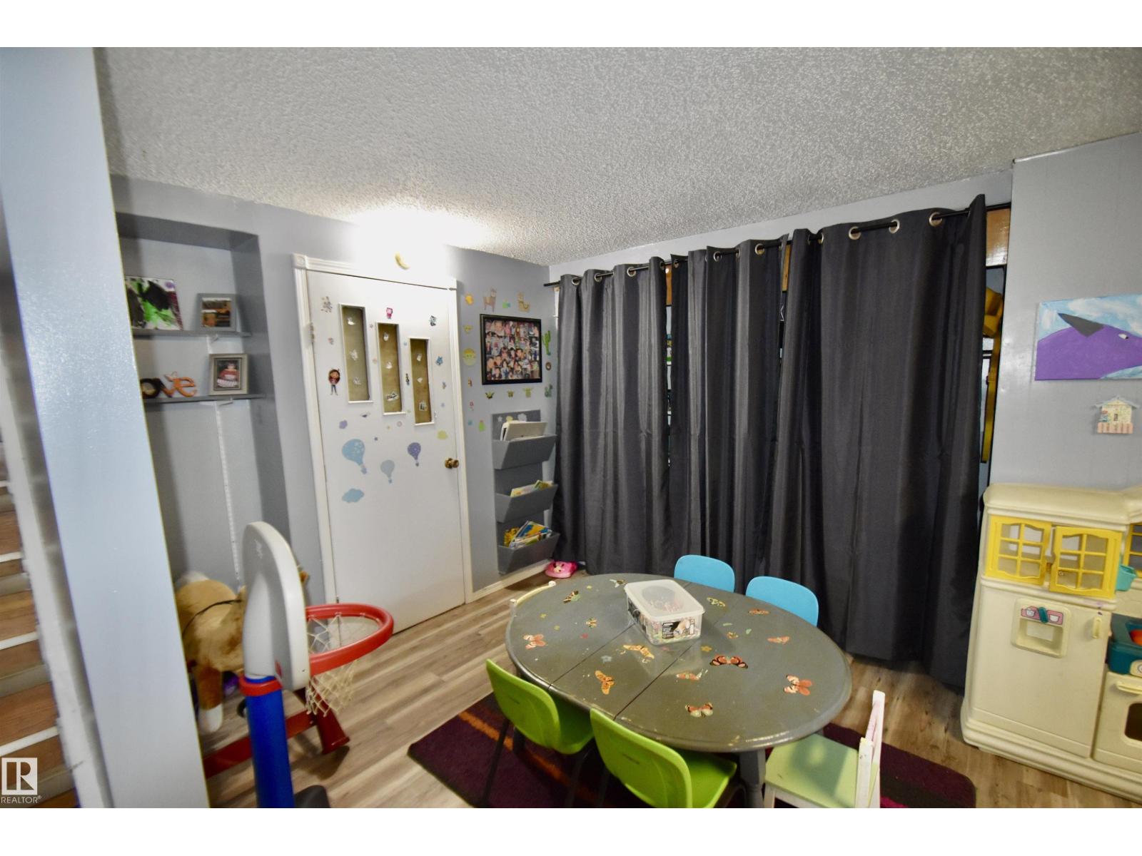 5117 54 Av Property Photo 19