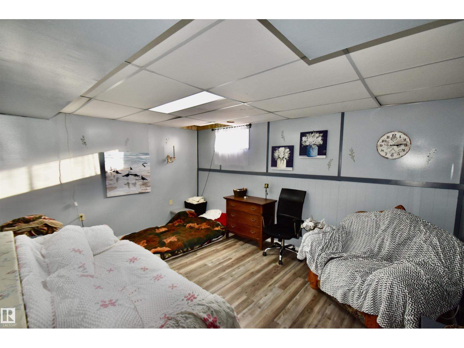 5117 54 Av Property Photo 21