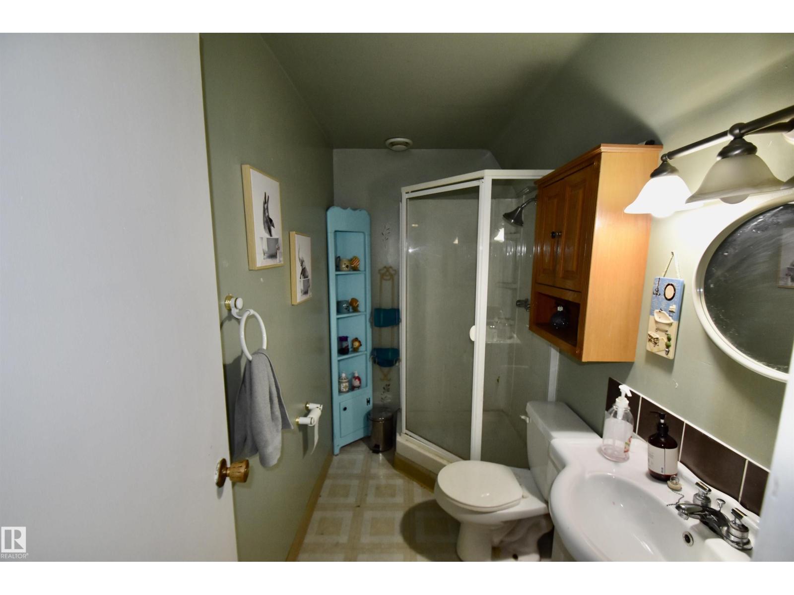 5117 54 Av Property Photo 22