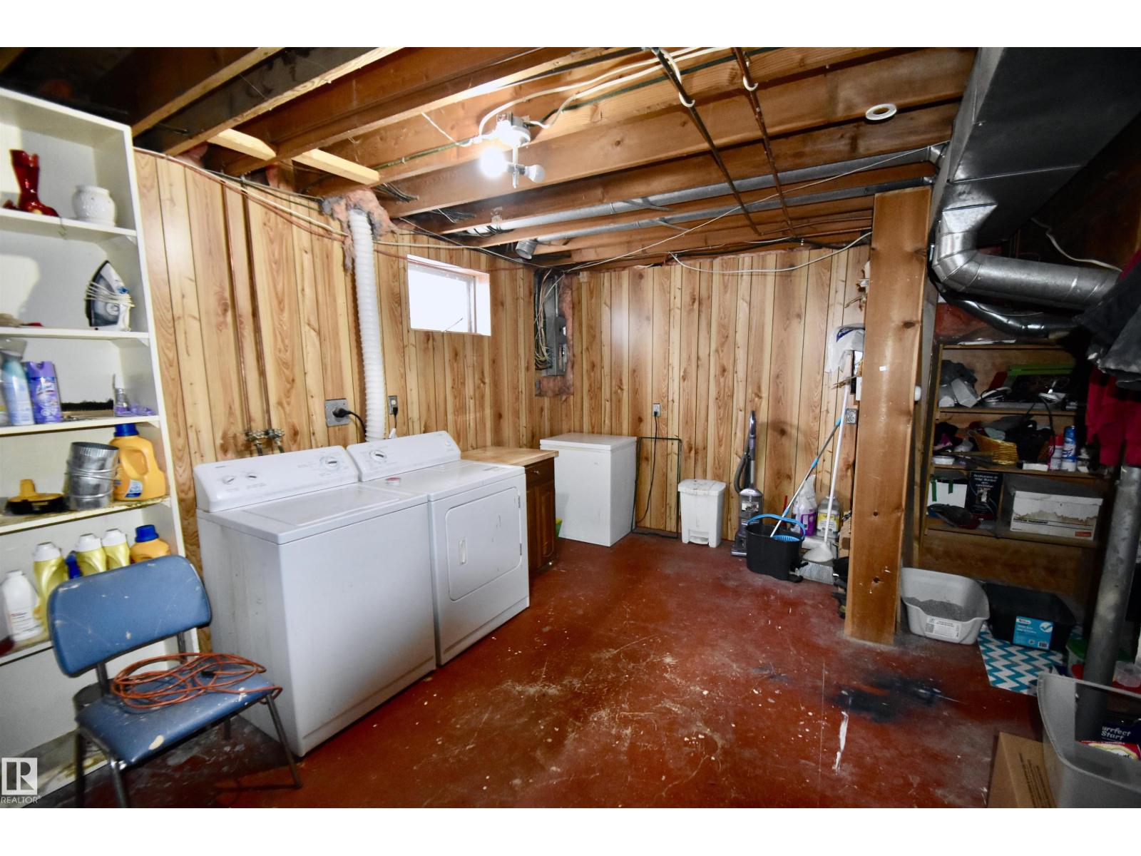 5117 54 Av Property Photo 23