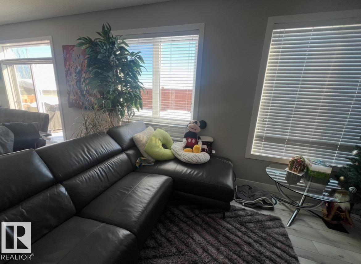 1539 200 St Nw Property Photo 2