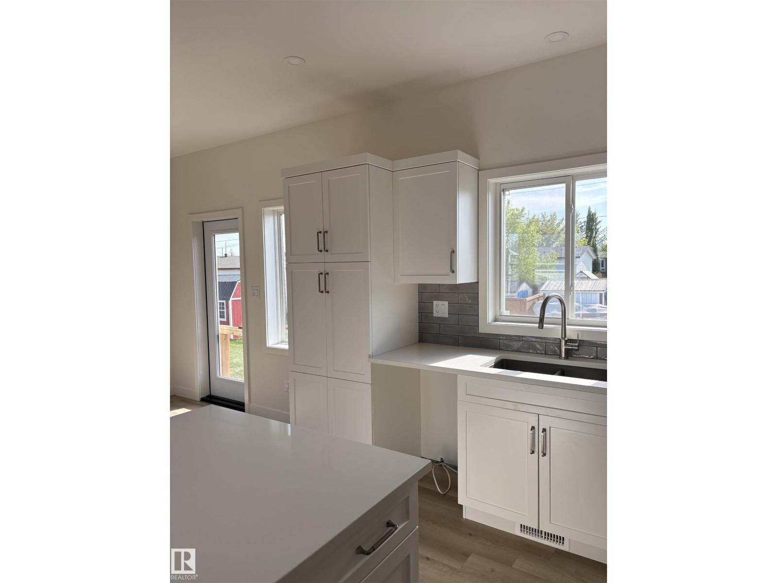 6 4 Av Property Photo 8
