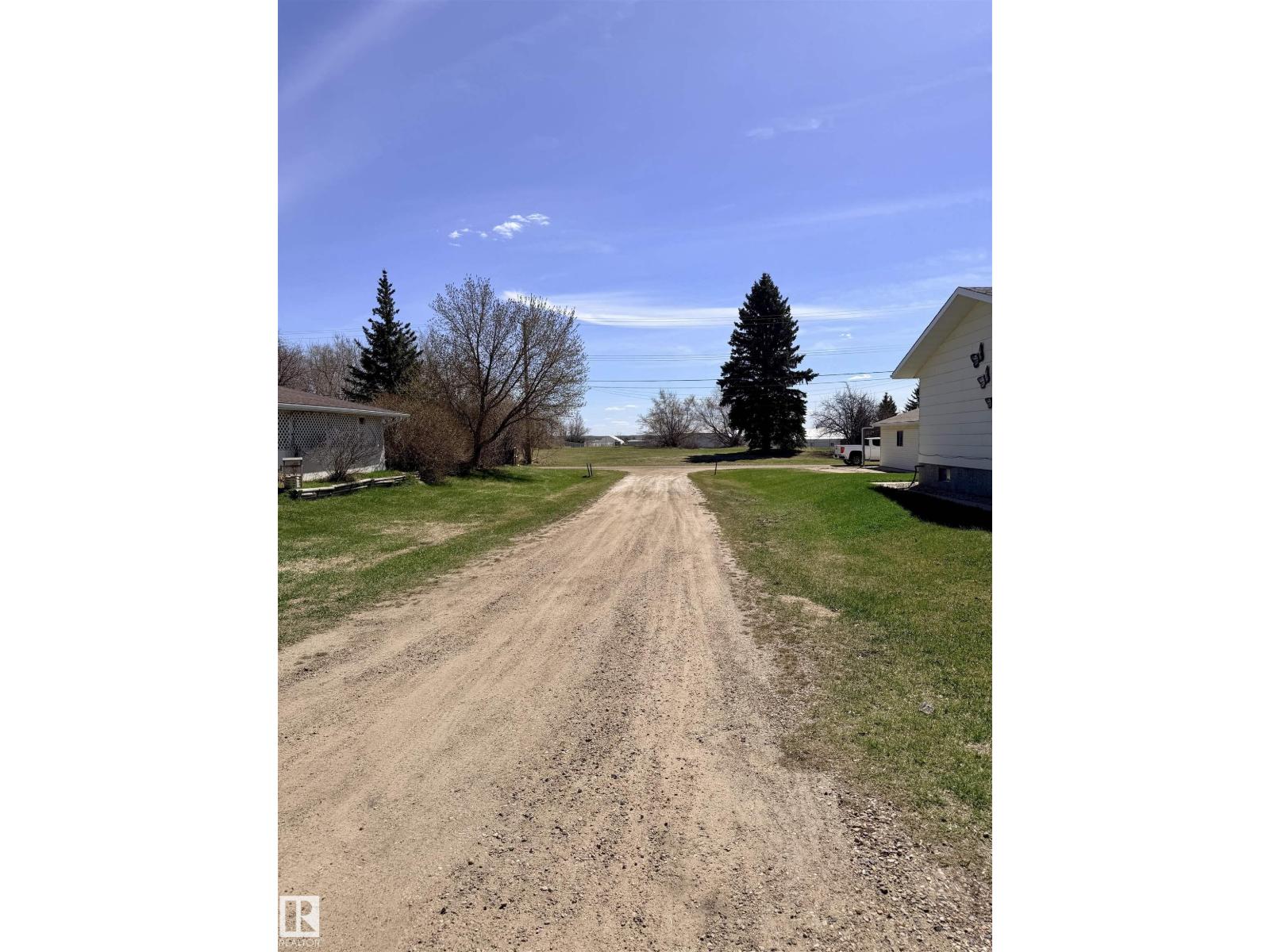 4821 45 Av Photo de la propriété 1