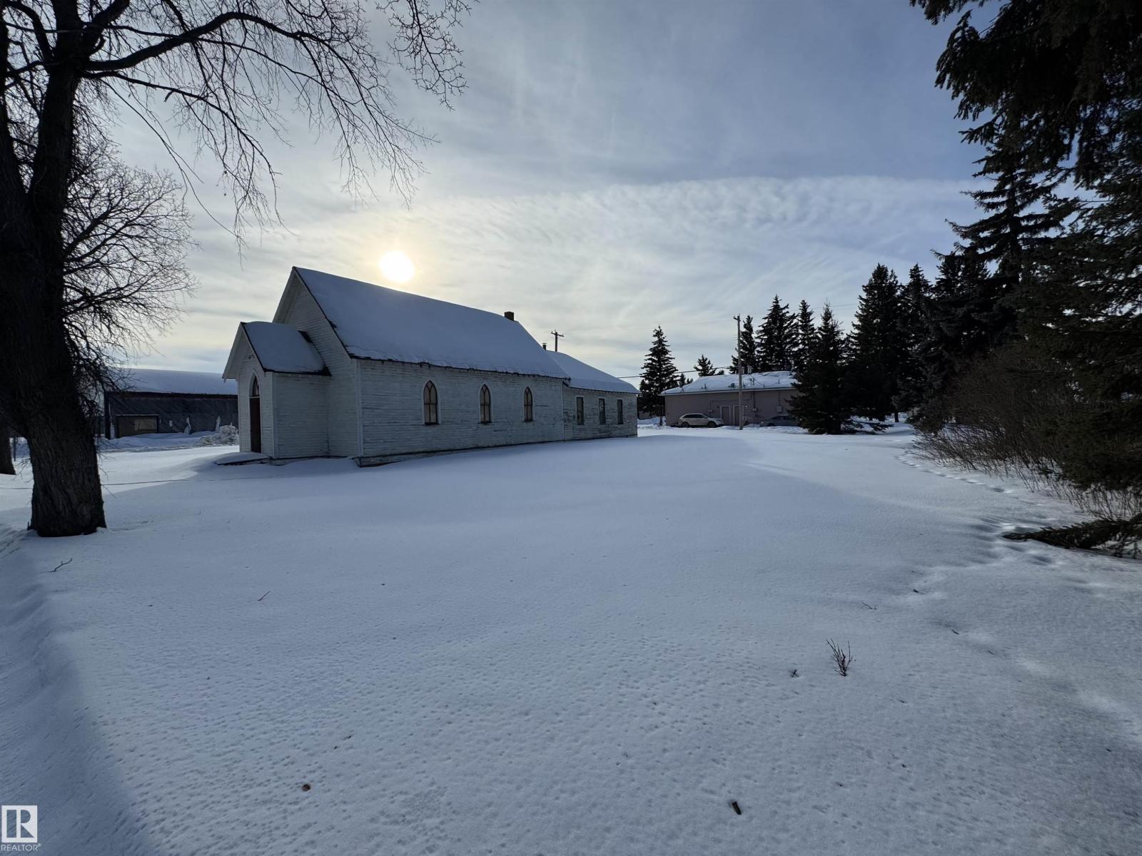 5204 50 St Property Photo 3
