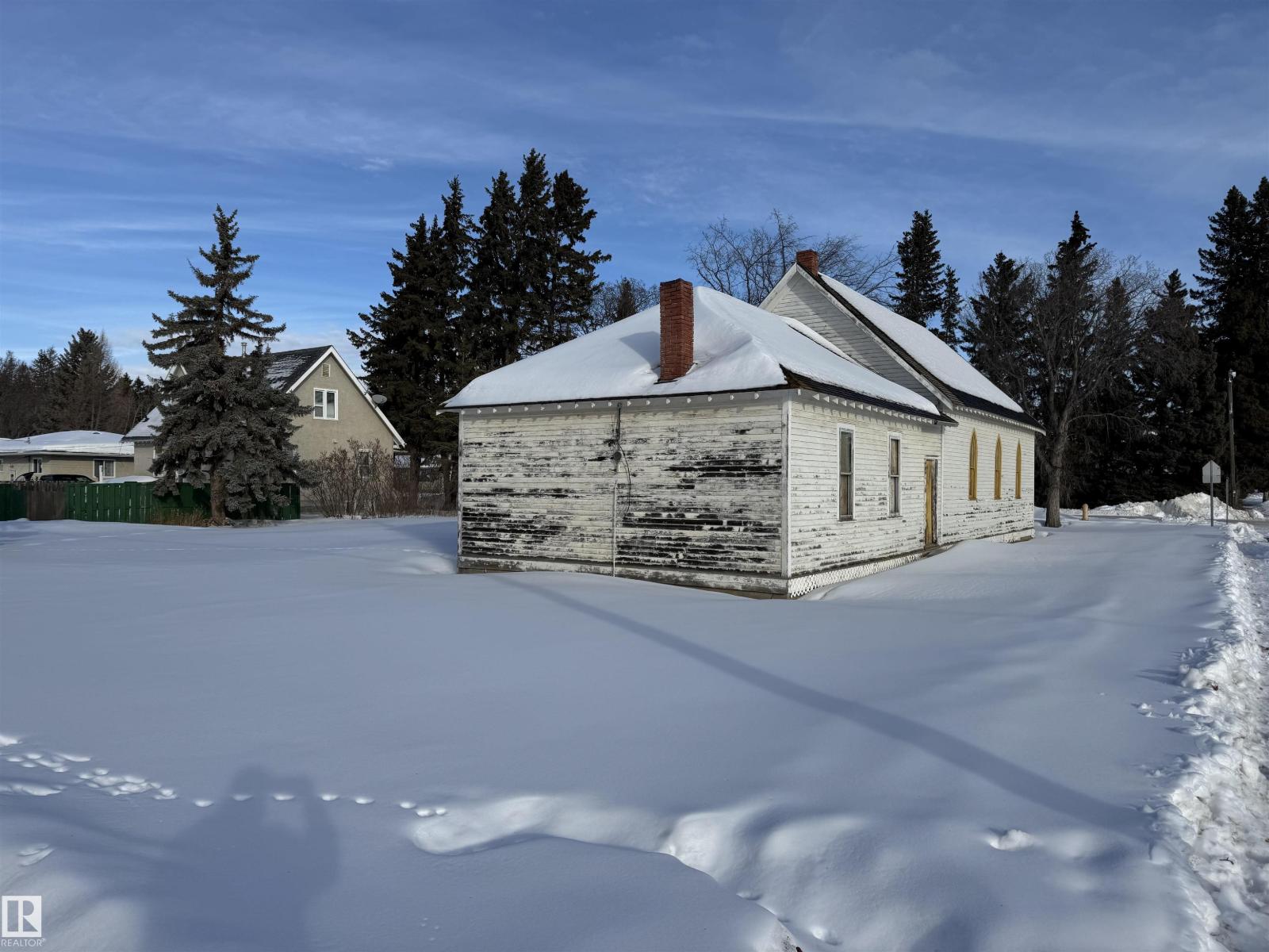 5204 50 St Property Photo 5
