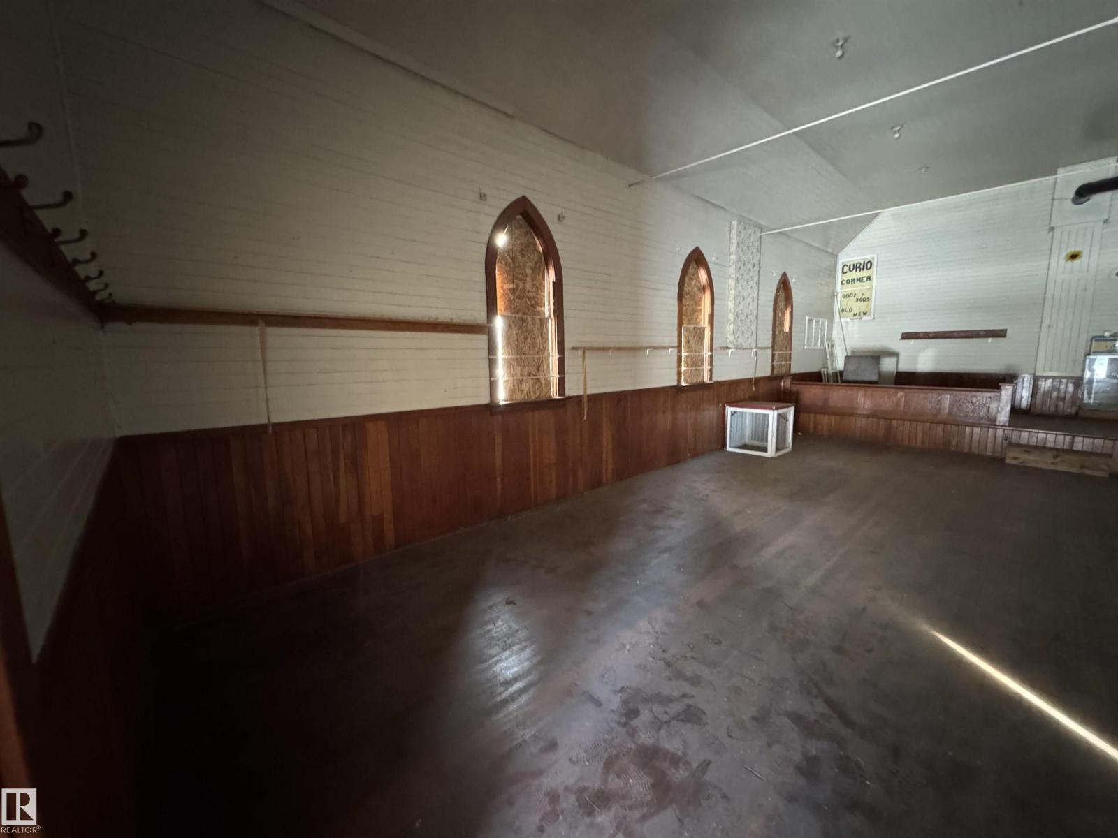 5204 50 St Property Photo 14