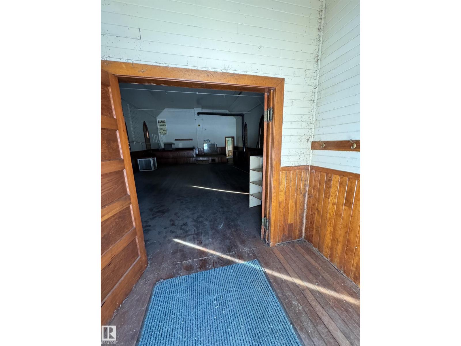5204 50 St Property Photo 15