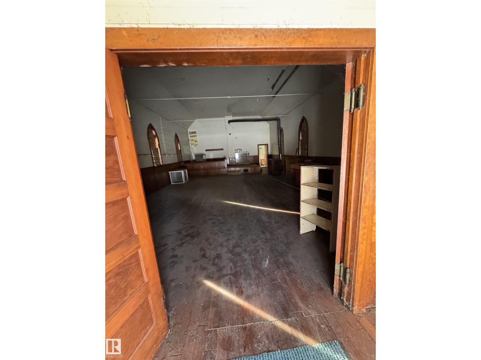 5204 50 St Property Photo 16