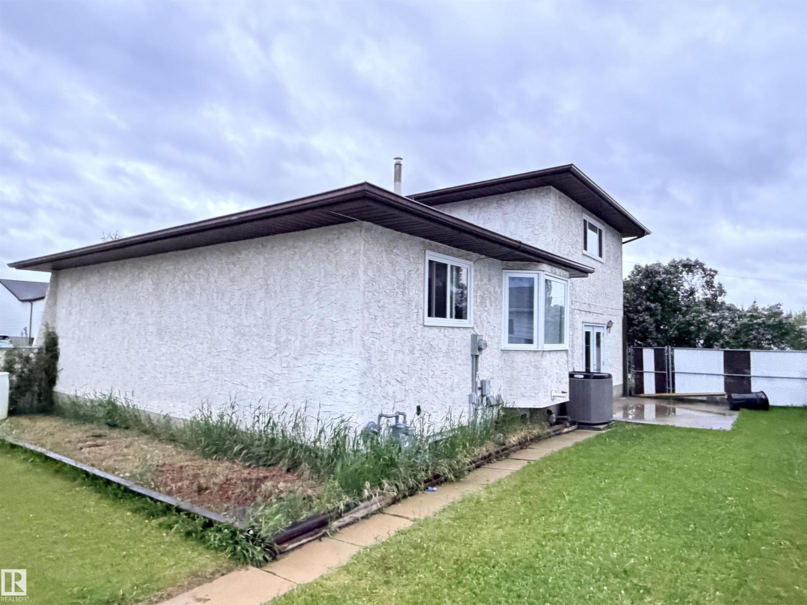 10503 110 St Property Photo 3
