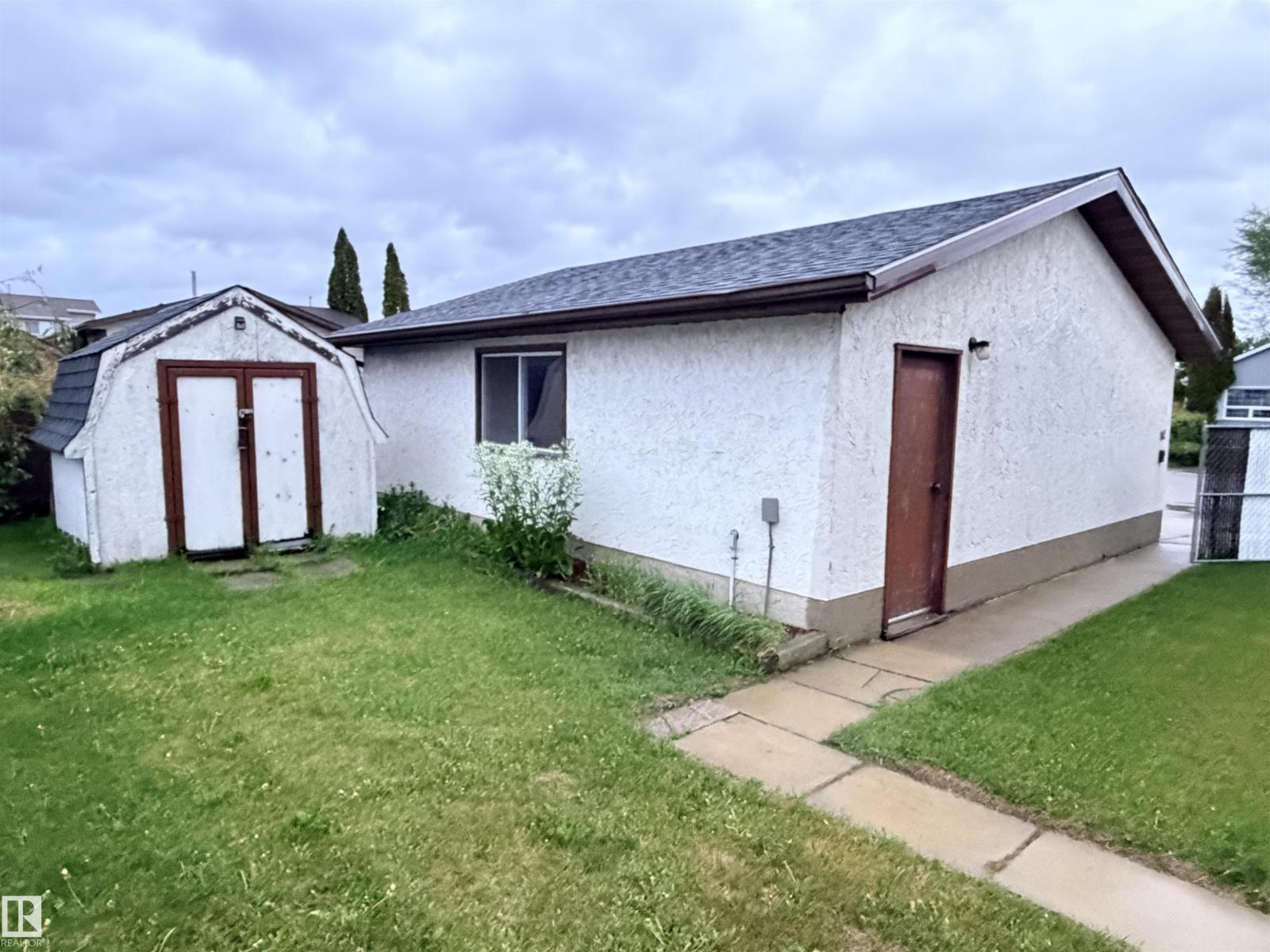 10503 110 St Property Photo 4
