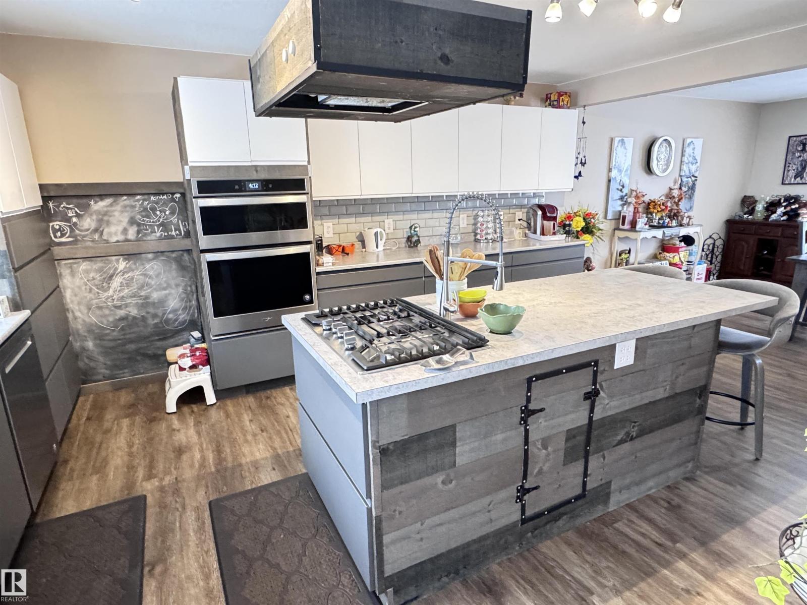 10503 110 St Property Photo 7