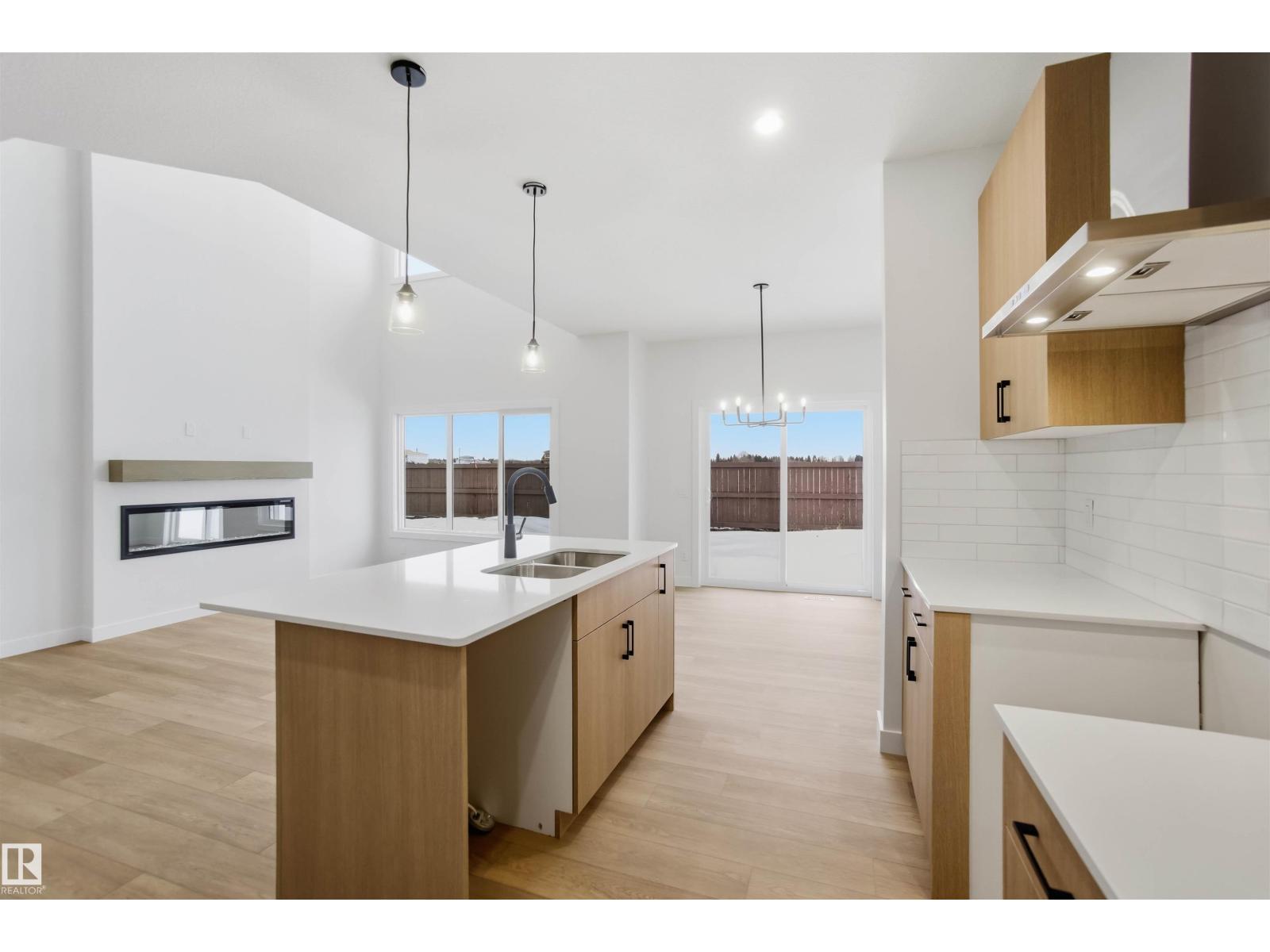 19348 29 Av Nw Property Photo 2