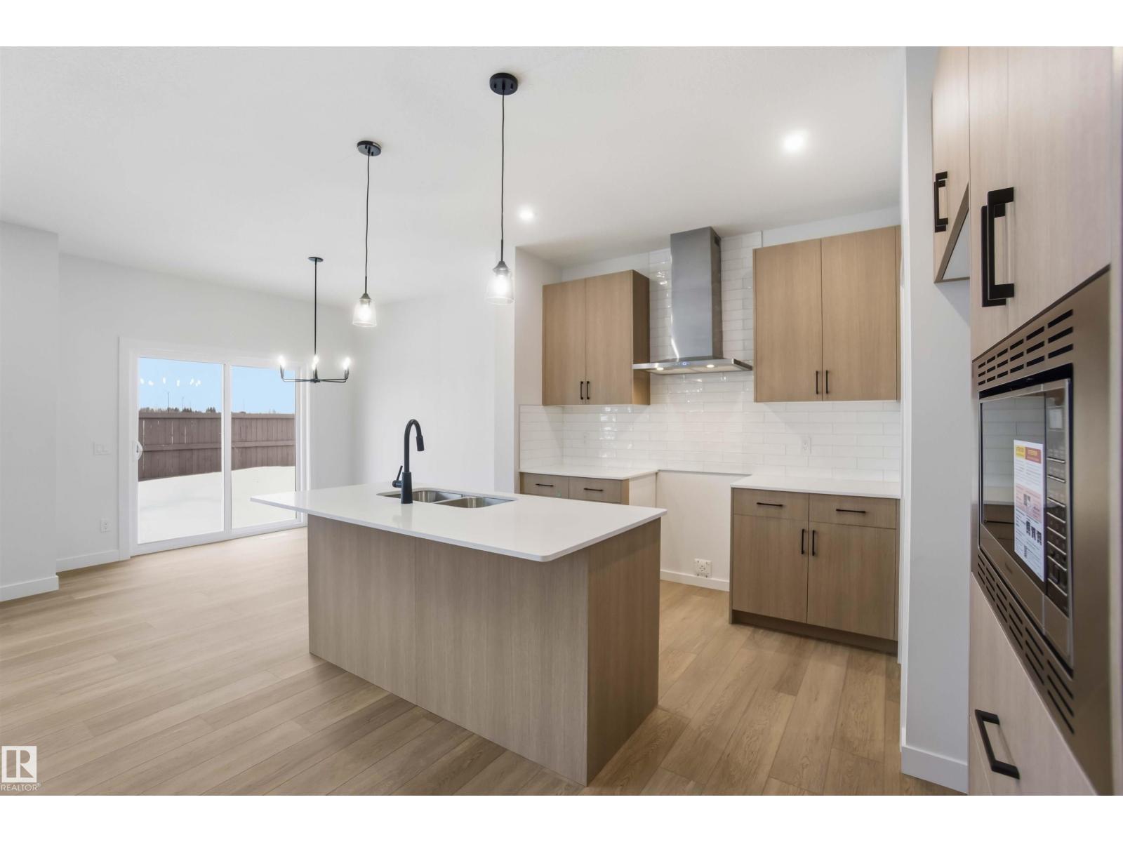 19348 29 Av Nw Property Photo 5
