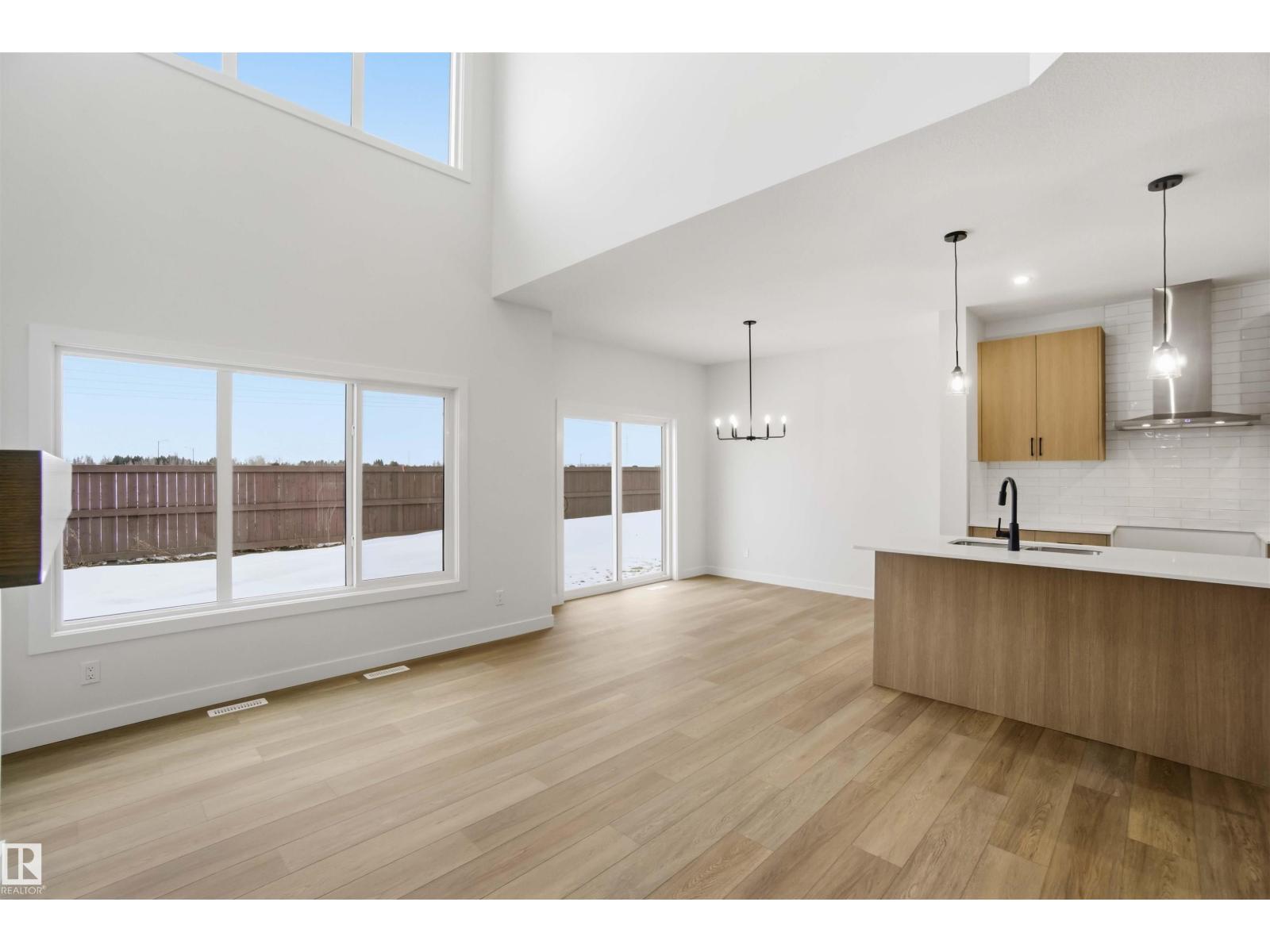 19348 29 Av Nw Property Photo 9