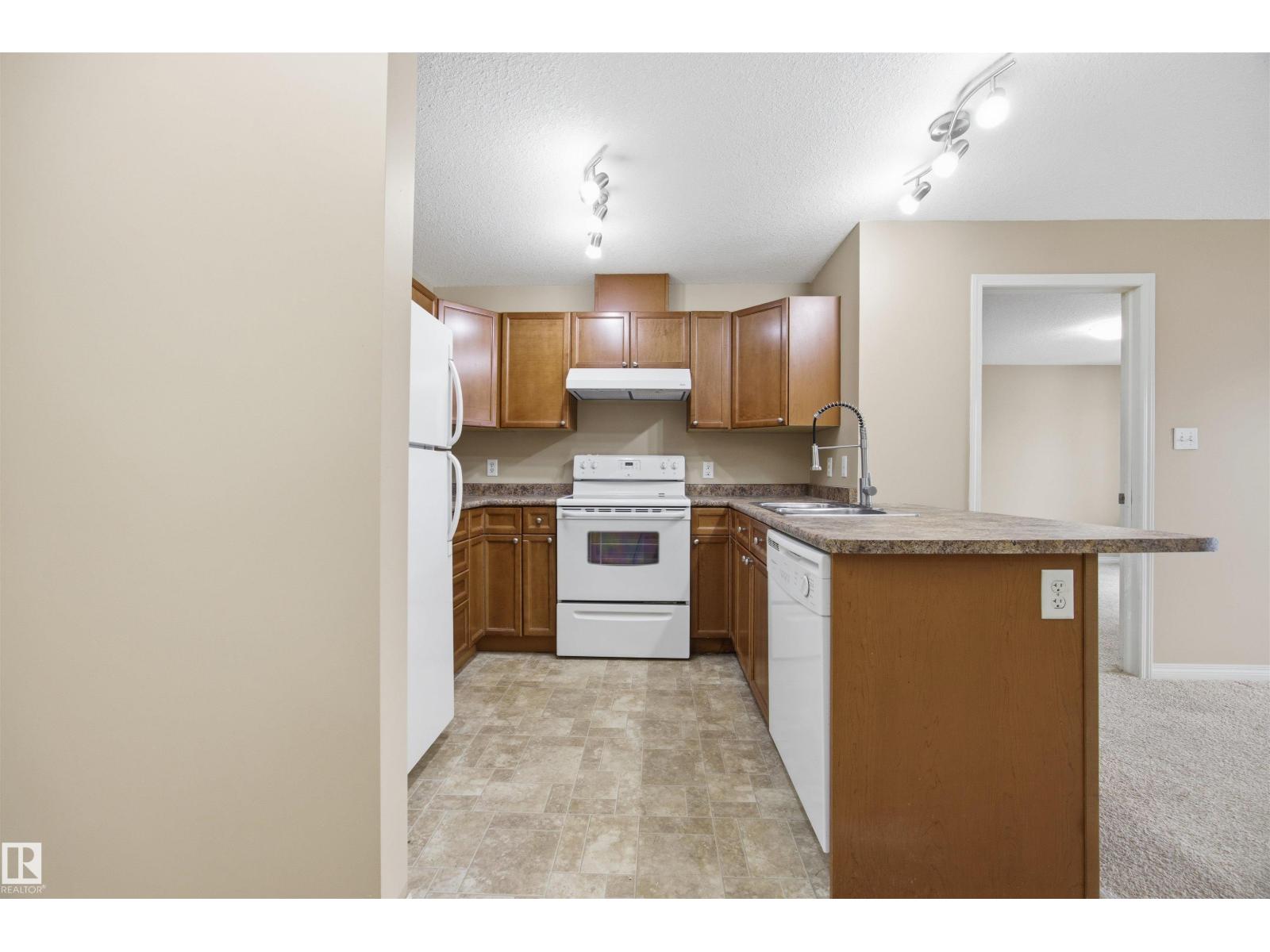 #107 4903 47 Av Property Photo 4