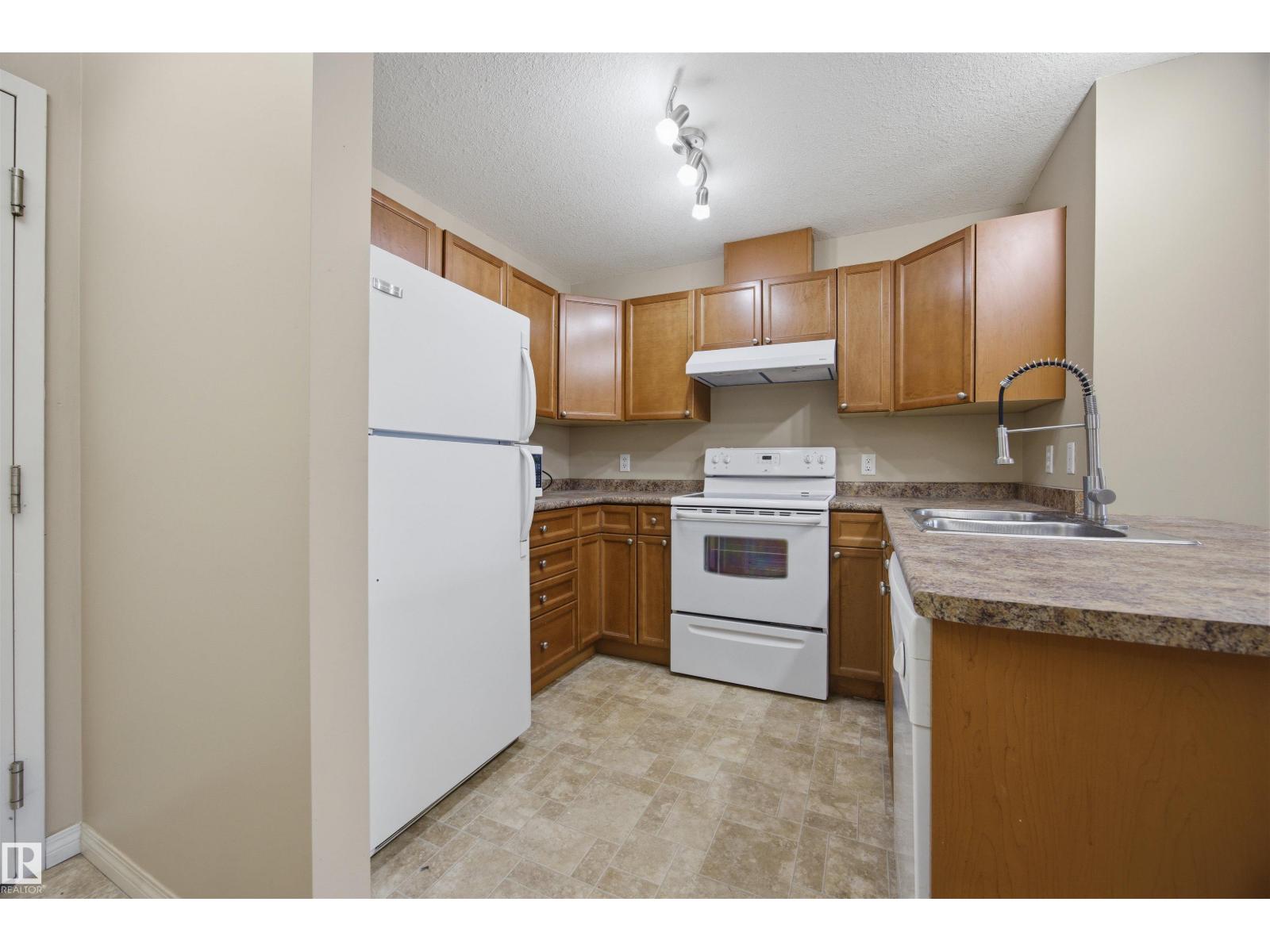 #107 4903 47 Av Property Photo 5