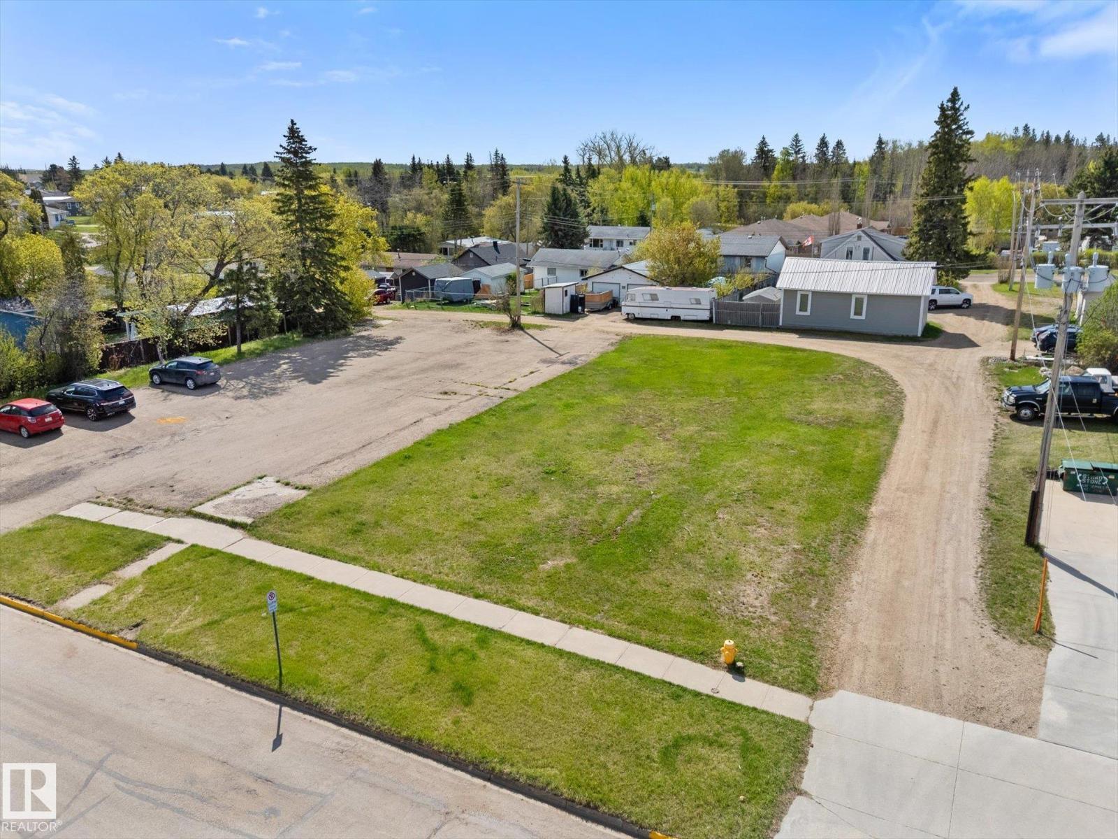 4923 49 Av Property Photo 2