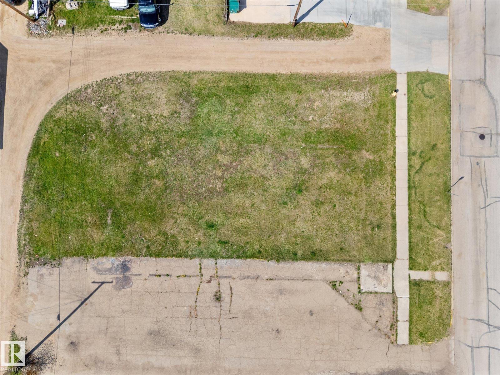 4923 49 Av Property Photo 4