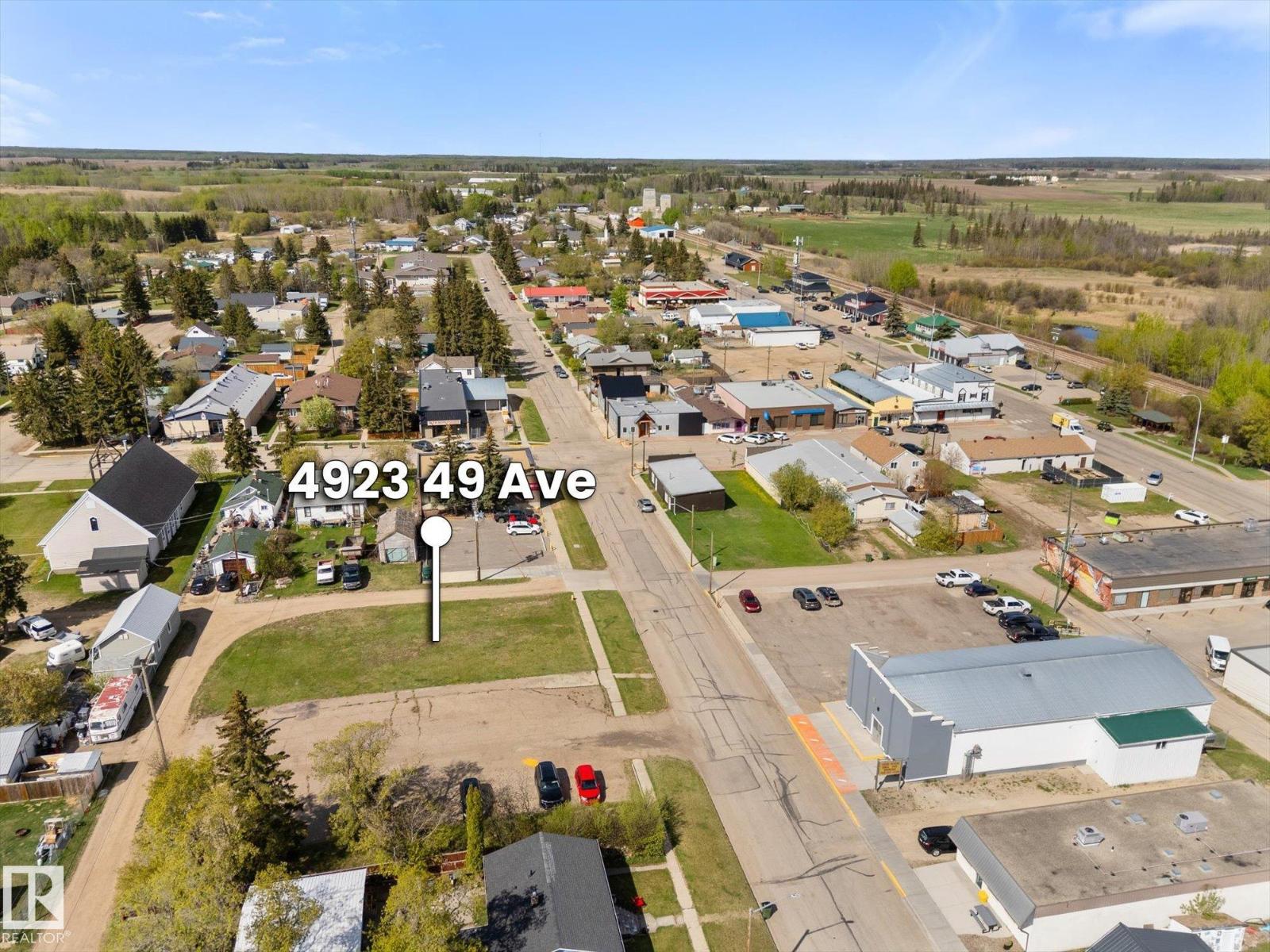 4923 49 Av Property Photo 5