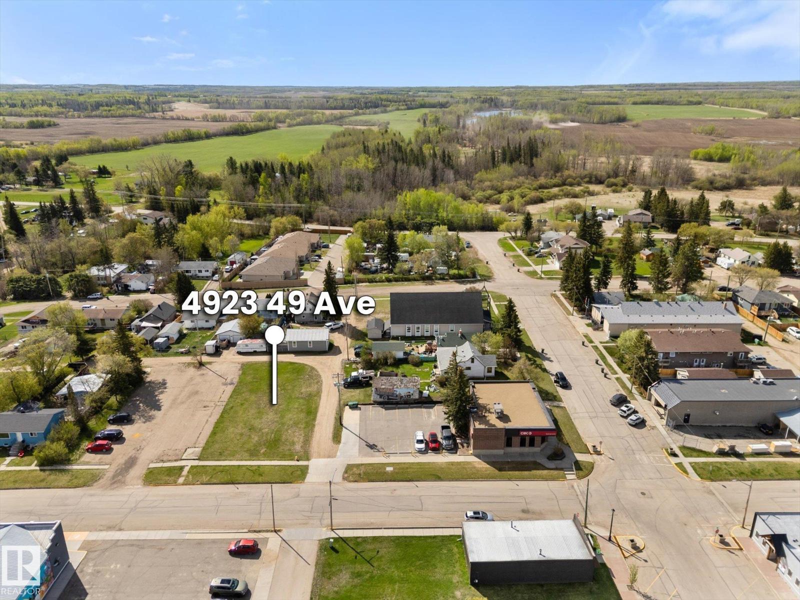 4923 49 Av Property Photo 8