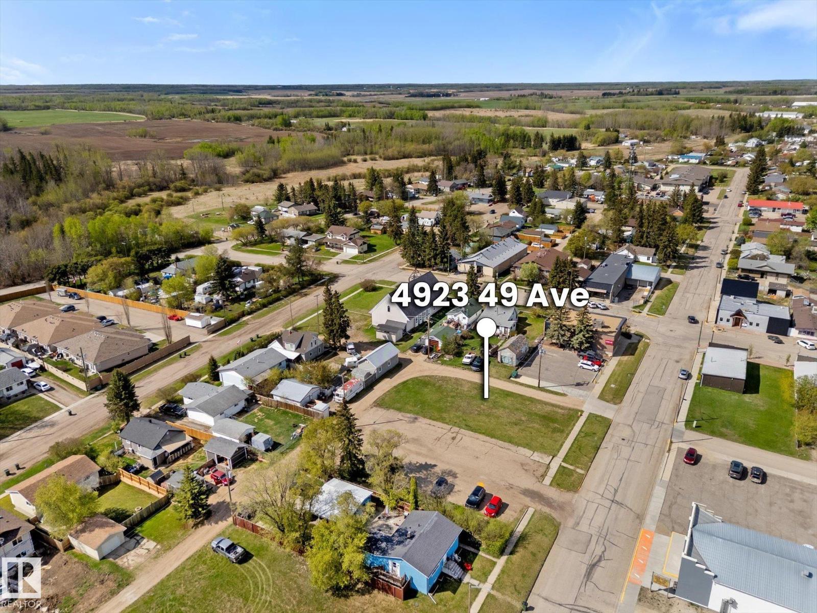 4923 49 Av Property Photo 9