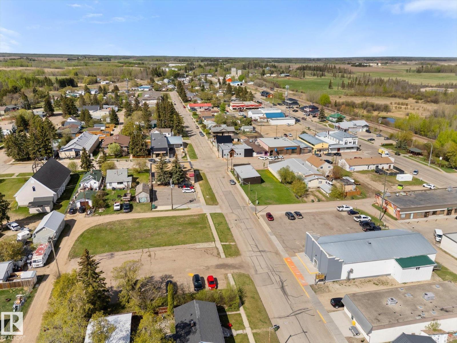 4923 49 Av Property Photo 10