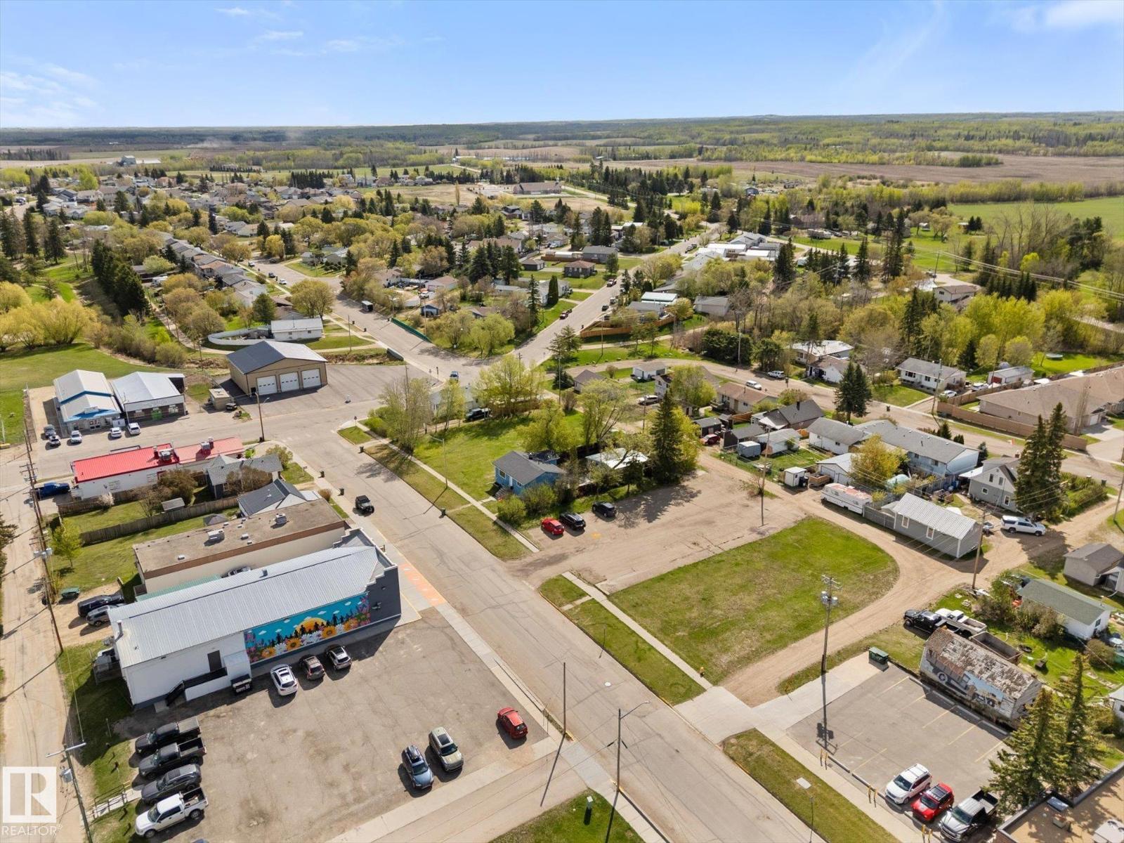 4923 49 Av Property Photo 13