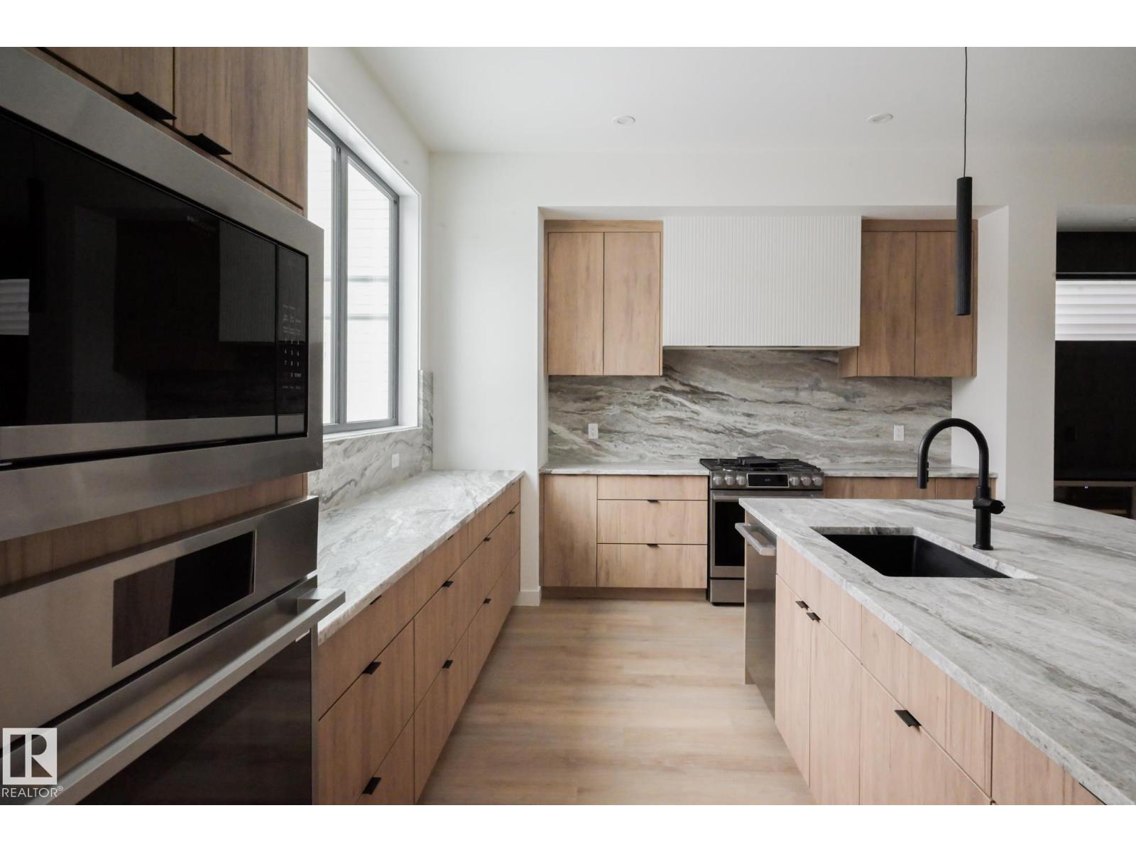 9140 74 Av Nw Property Photo 14