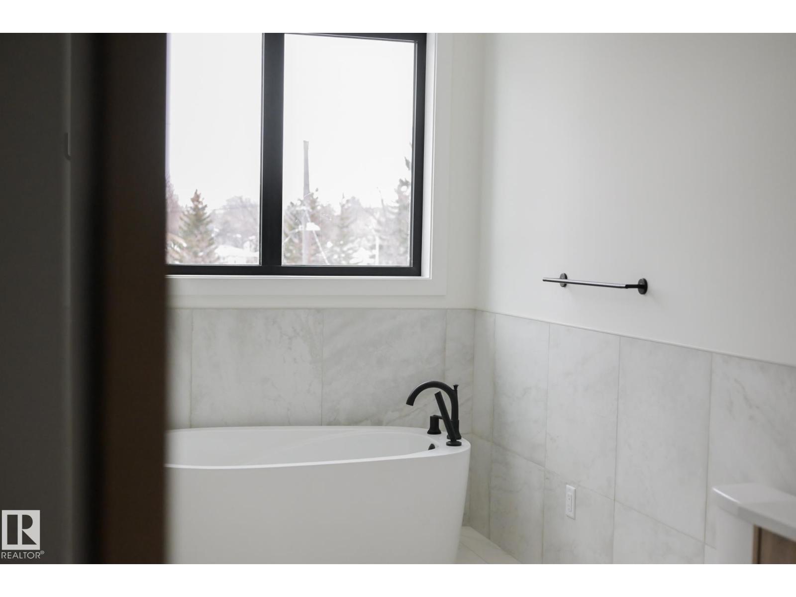 9140 74 Av Nw Property Photo 19